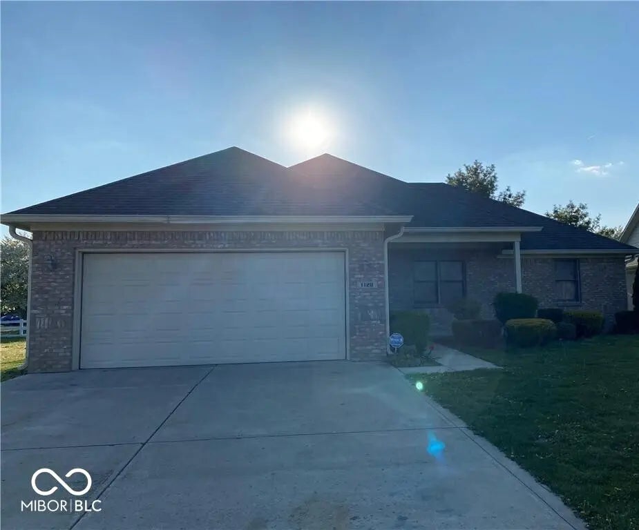 1128 Brookside Court, Avon