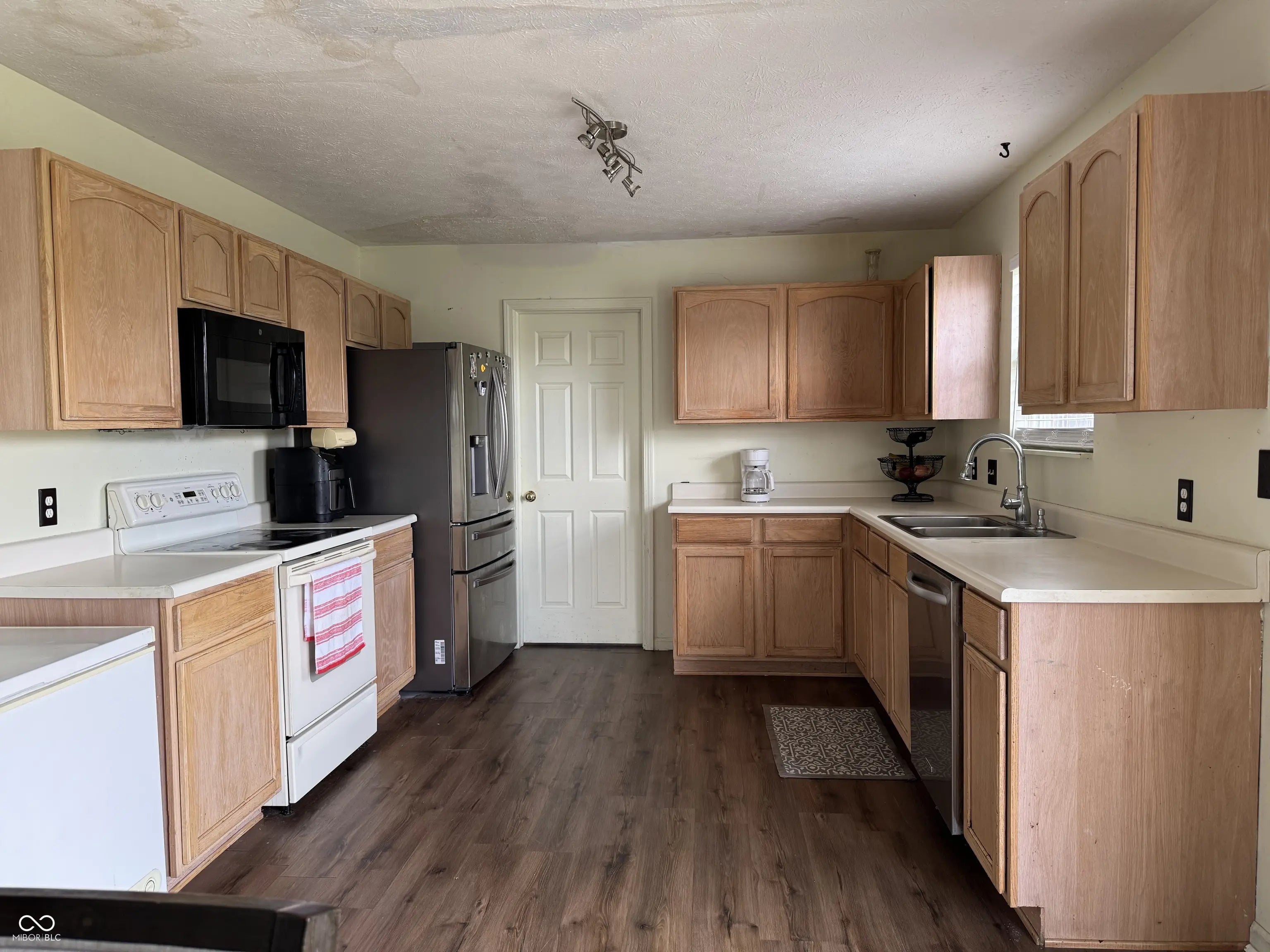 1442 Bank Place MLS 22044300 Berkshire photo 5