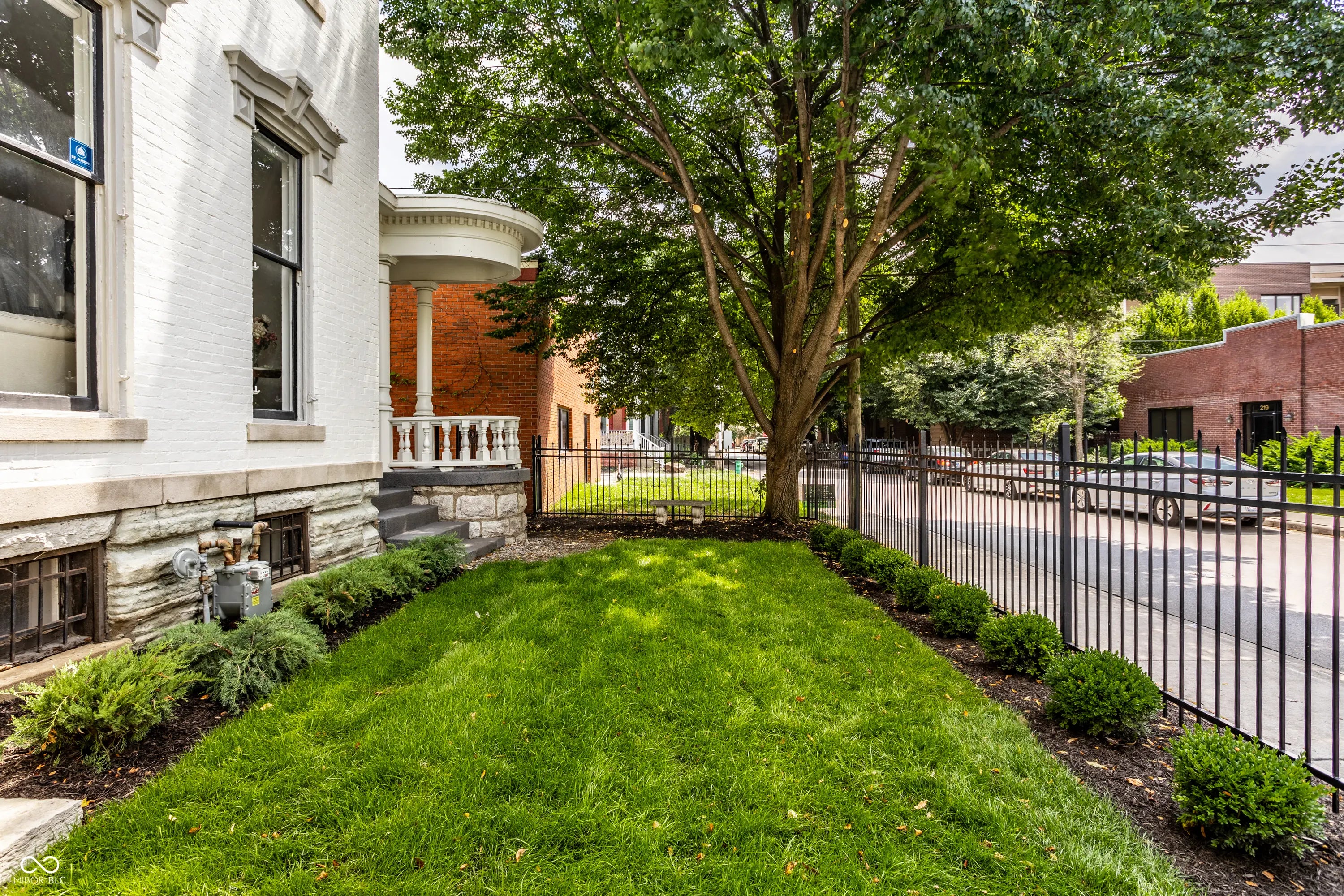 214 E St Joseph Street MLS 22046016 Sorins photo 4