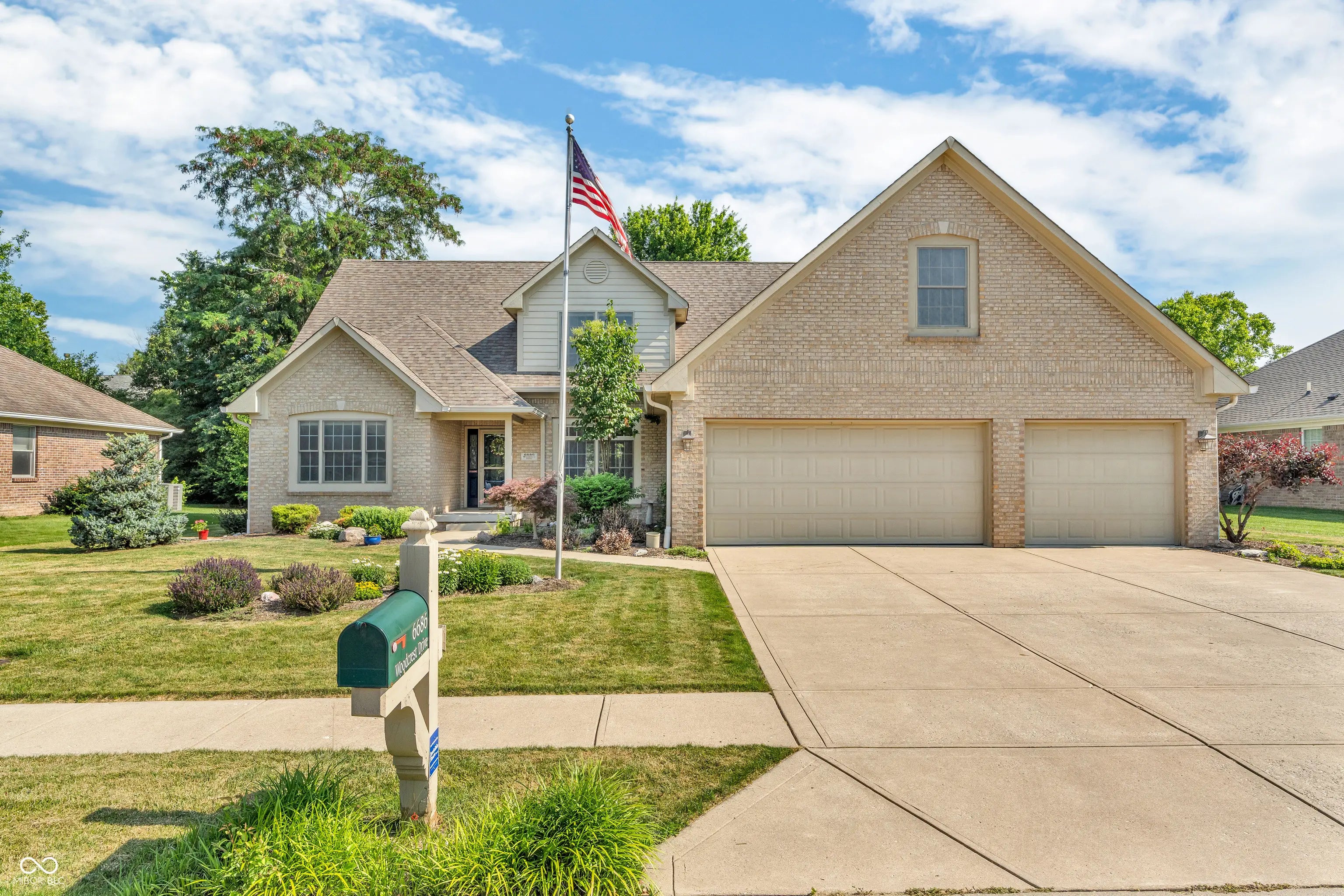 6686 Woodcrest Drive, Avon