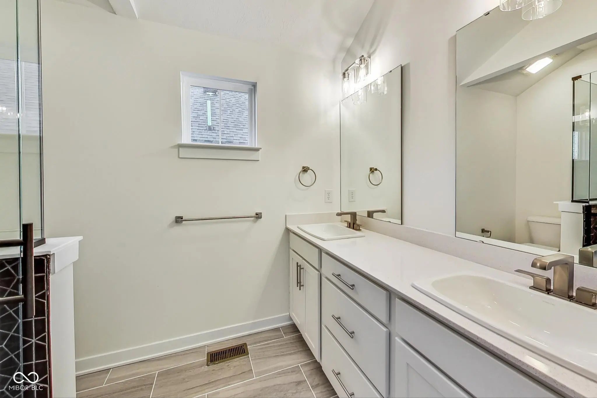 430 N Keystone Avenue MLS 22047347 James Johnsons E Ohio St photo 17