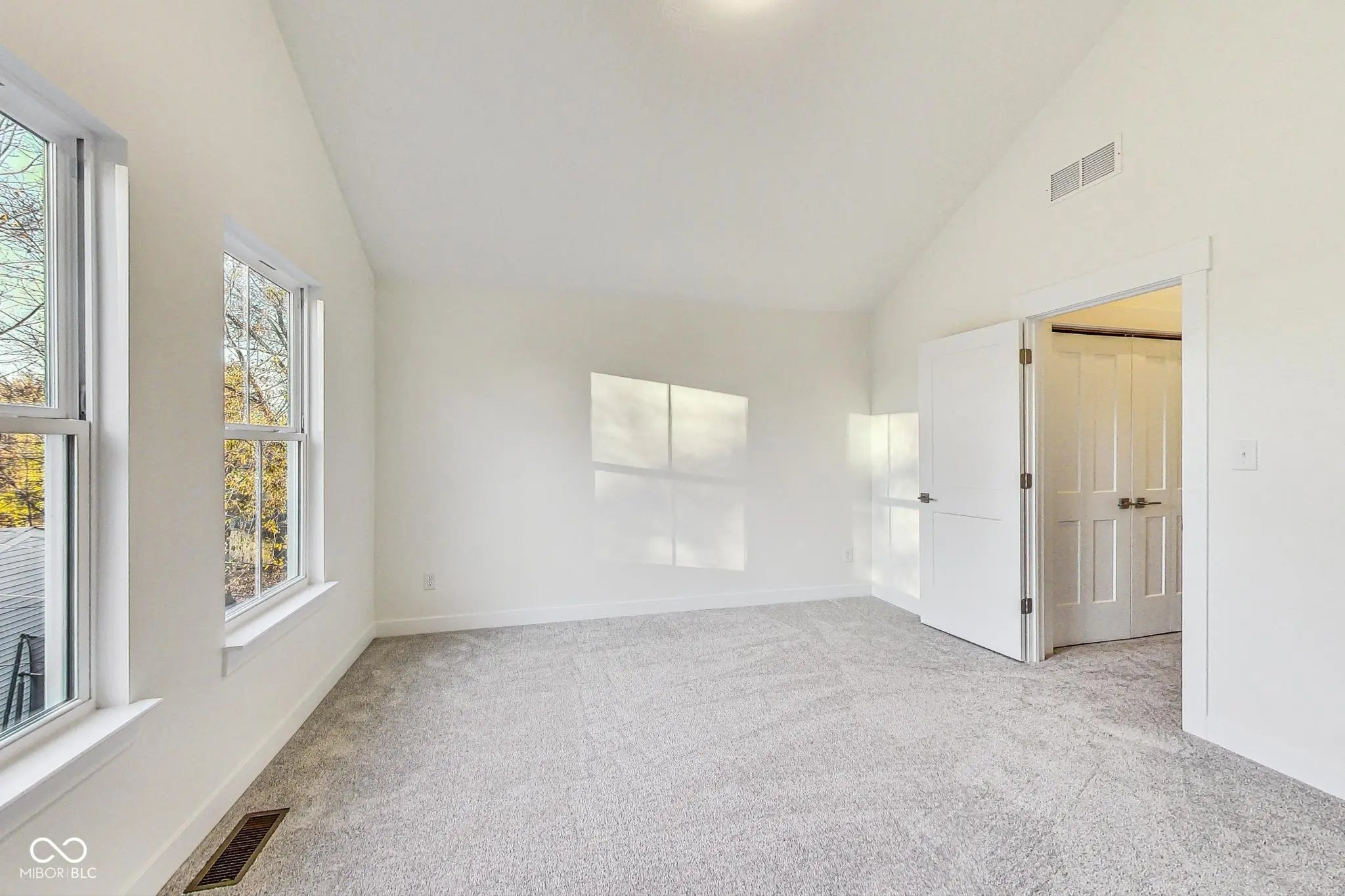 430 N Keystone Avenue MLS 22047347 James Johnsons E Ohio St photo 26