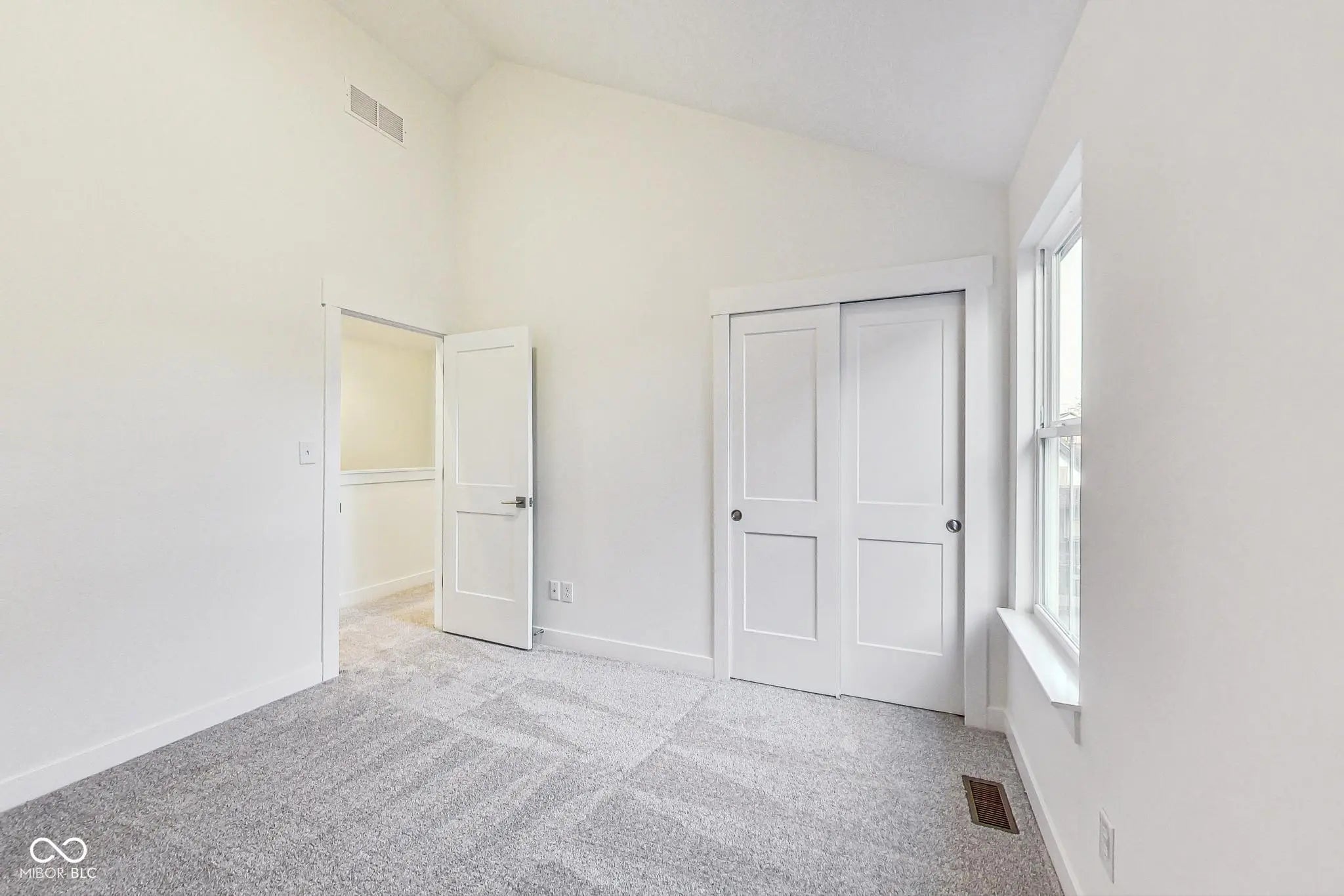 430 N Keystone Avenue MLS 22047347 James Johnsons E Ohio St photo 28