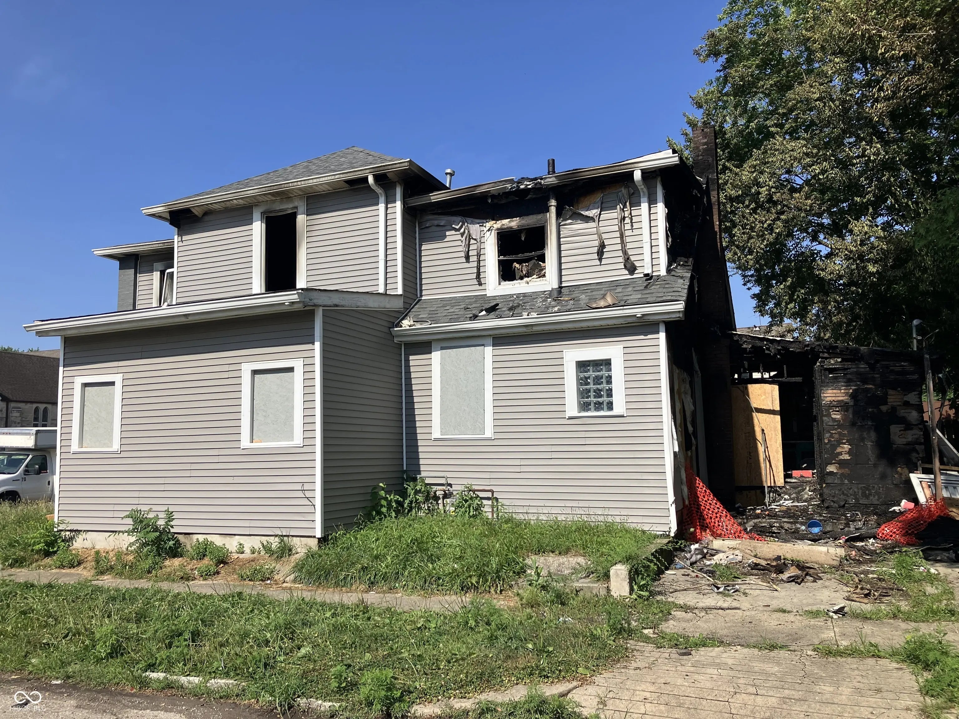 2850-2852 E New York Street MLS 22047406 Rupp Park photo 3