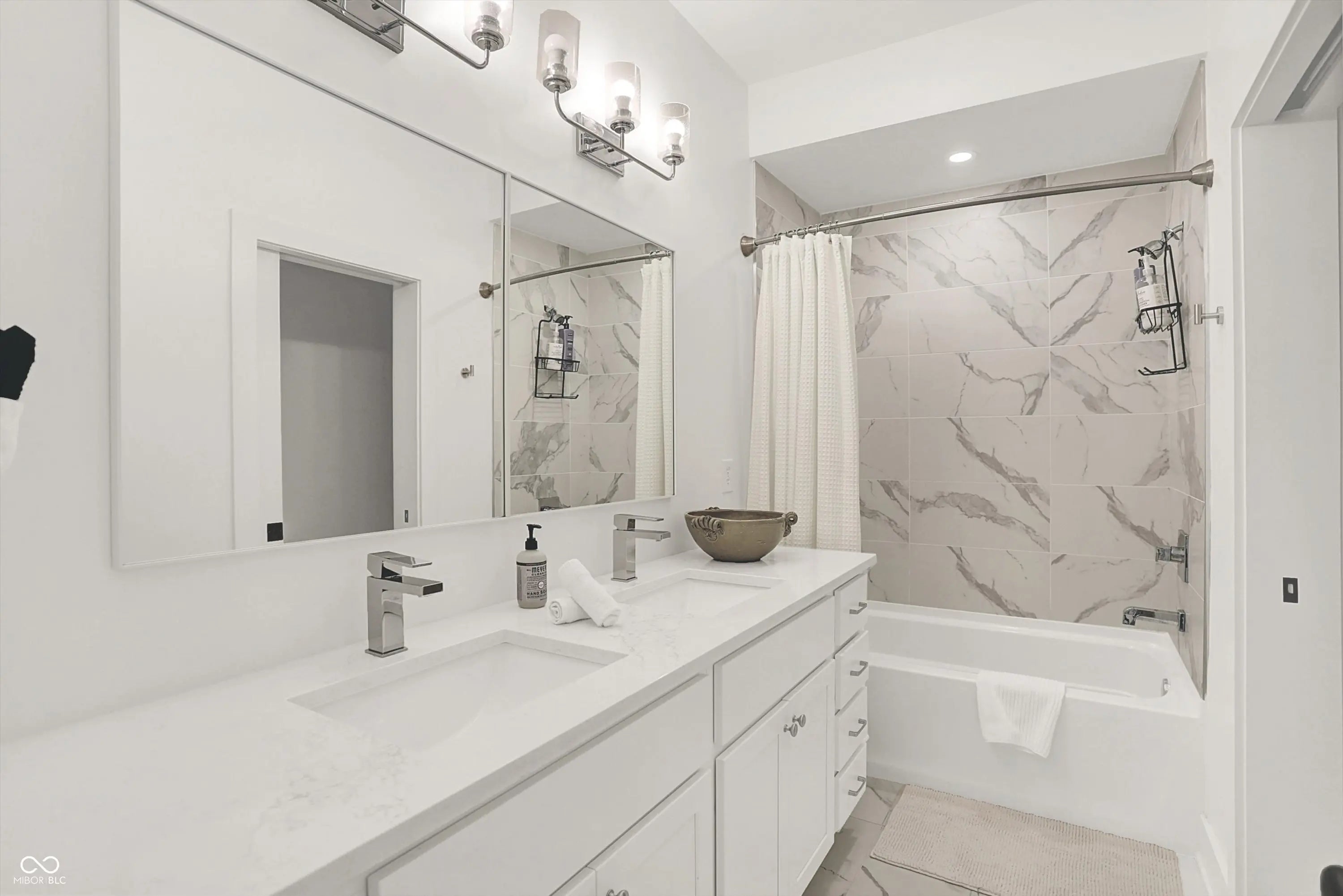 1405 E Vermont Street MLS 22047693 Arsenal Park photo 19