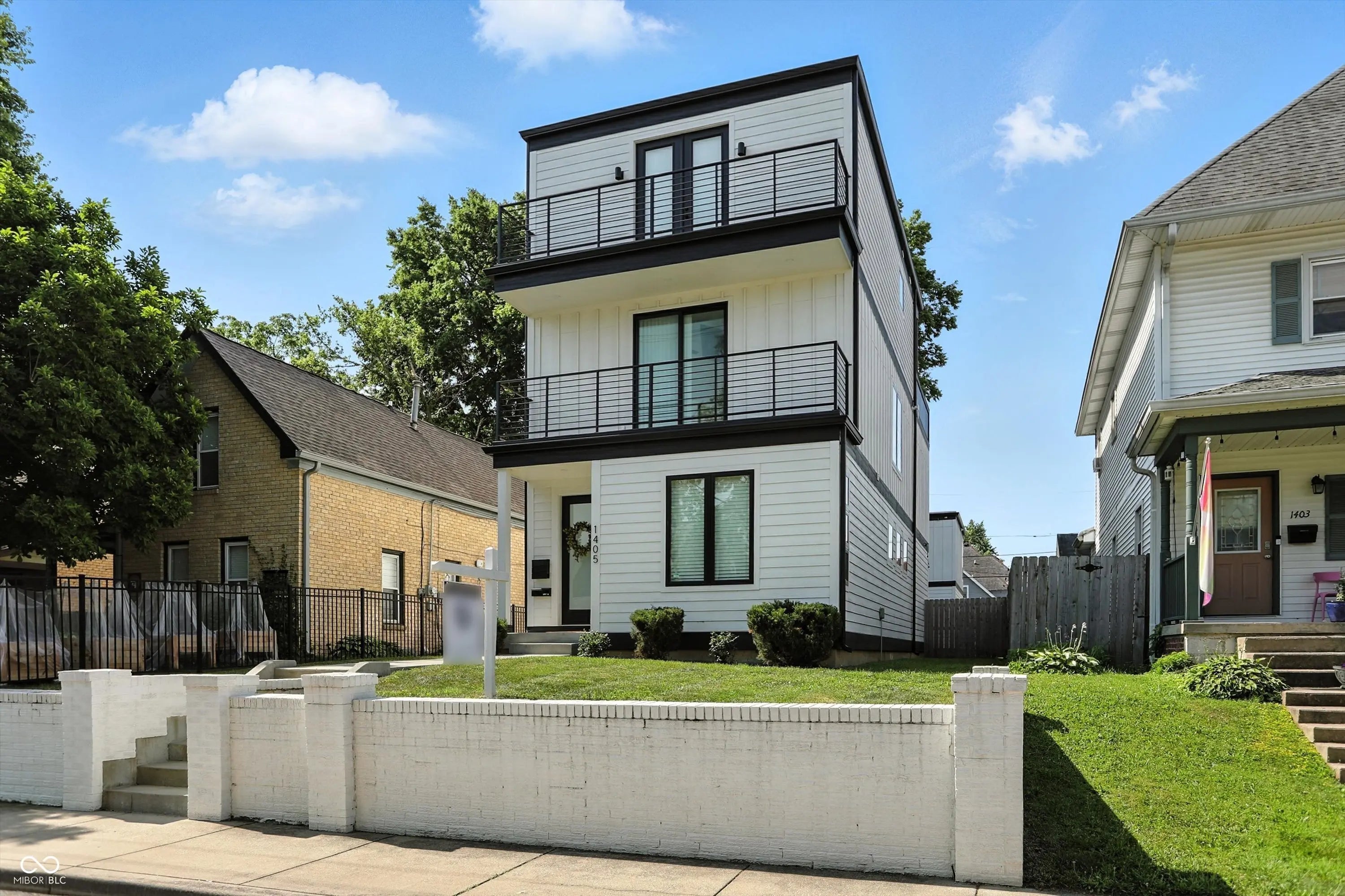 1405 E Vermont Street MLS 22047693 Arsenal Park photo 2