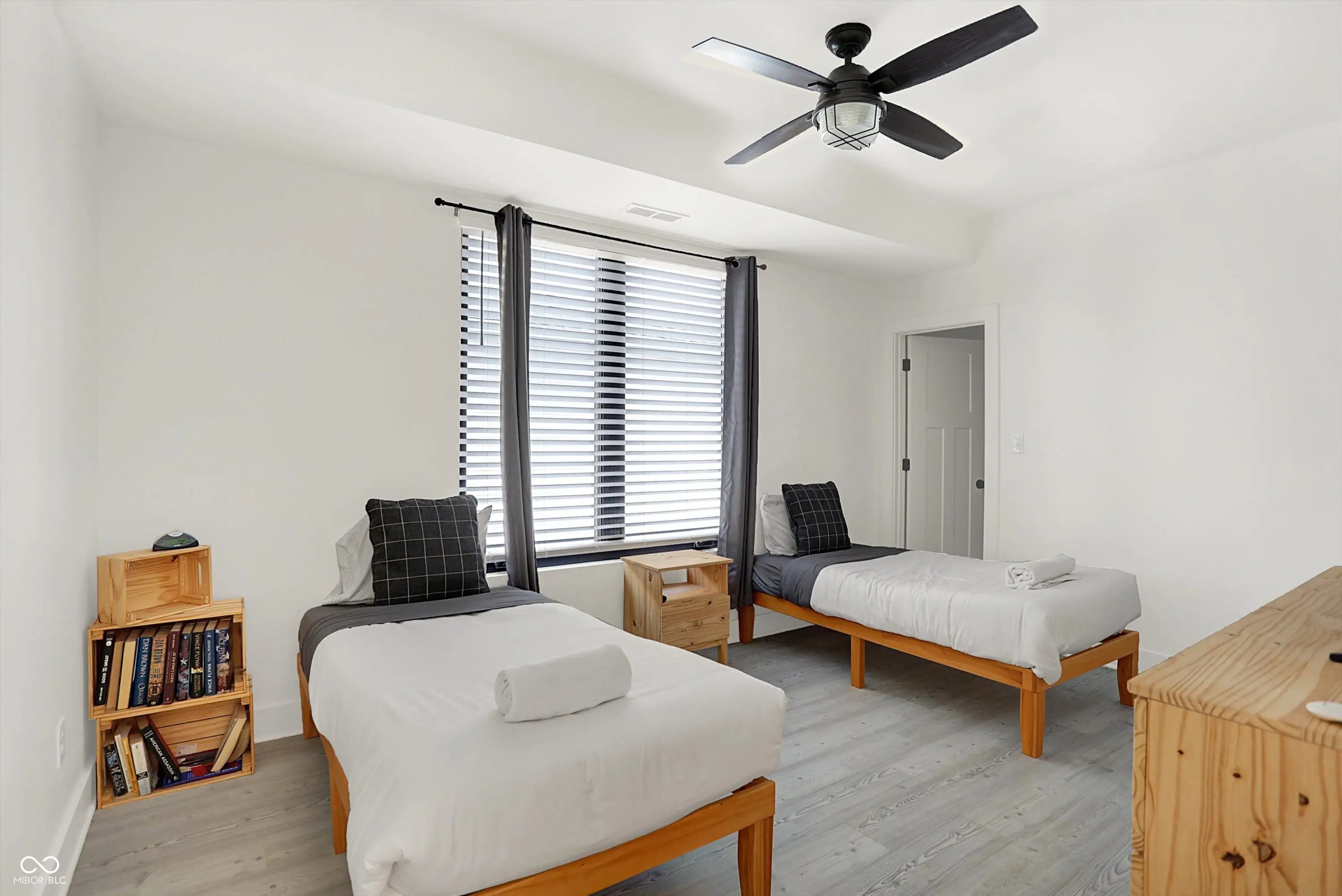 1405 E Vermont Street MLS 22047693 Arsenal Park photo 20