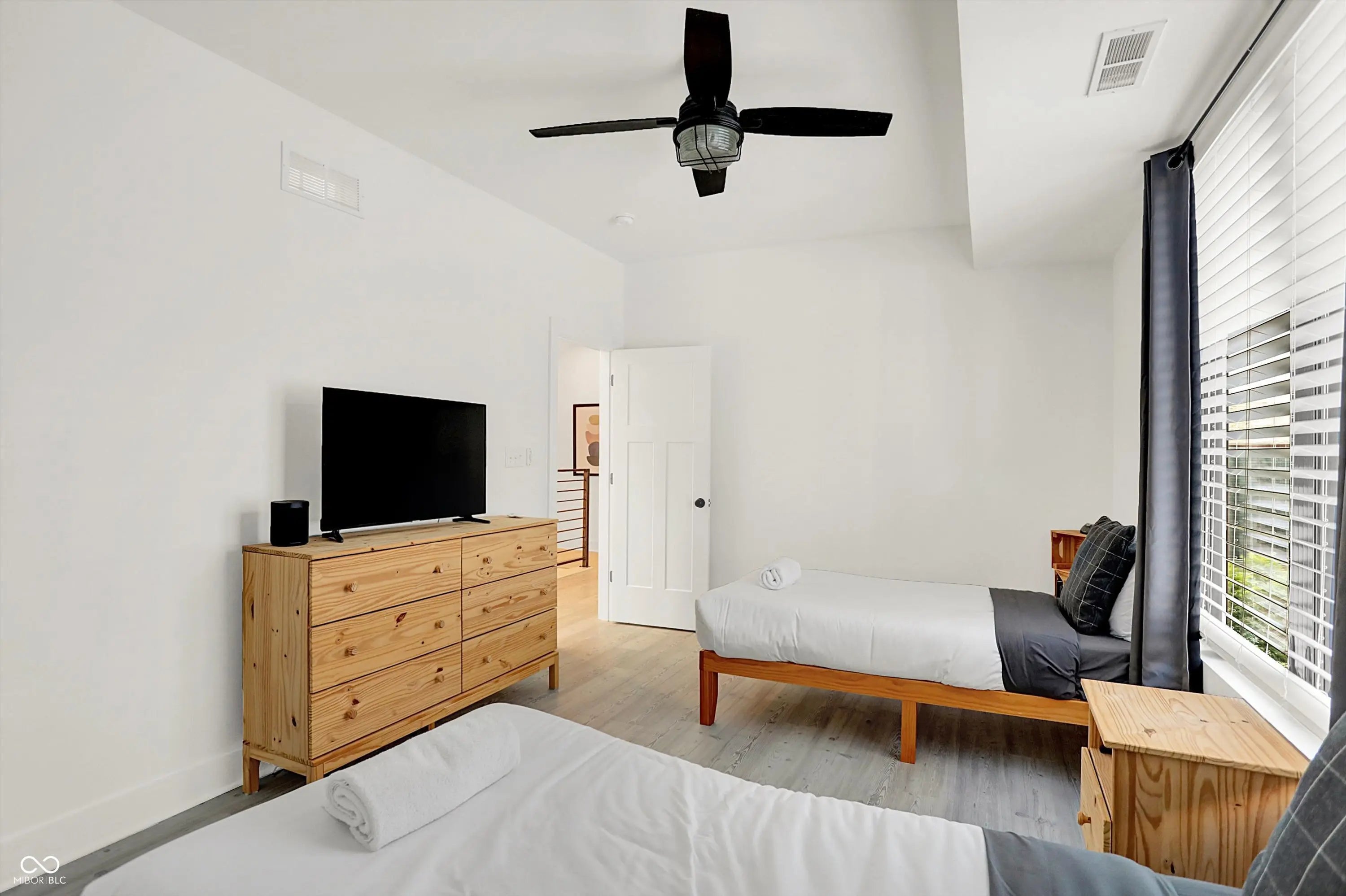 1405 E Vermont Street MLS 22047693 Arsenal Park photo 21