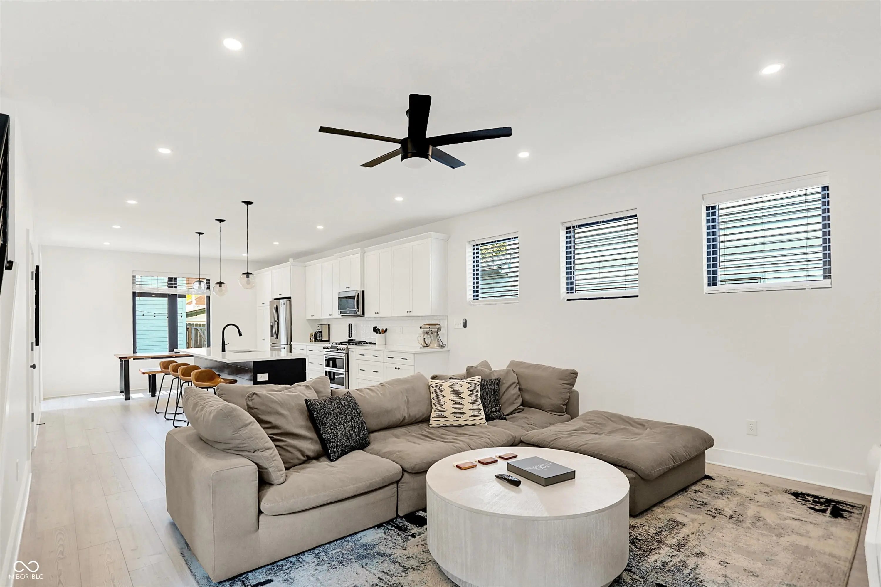 1405 E Vermont Street MLS 22047693 Arsenal Park photo 4