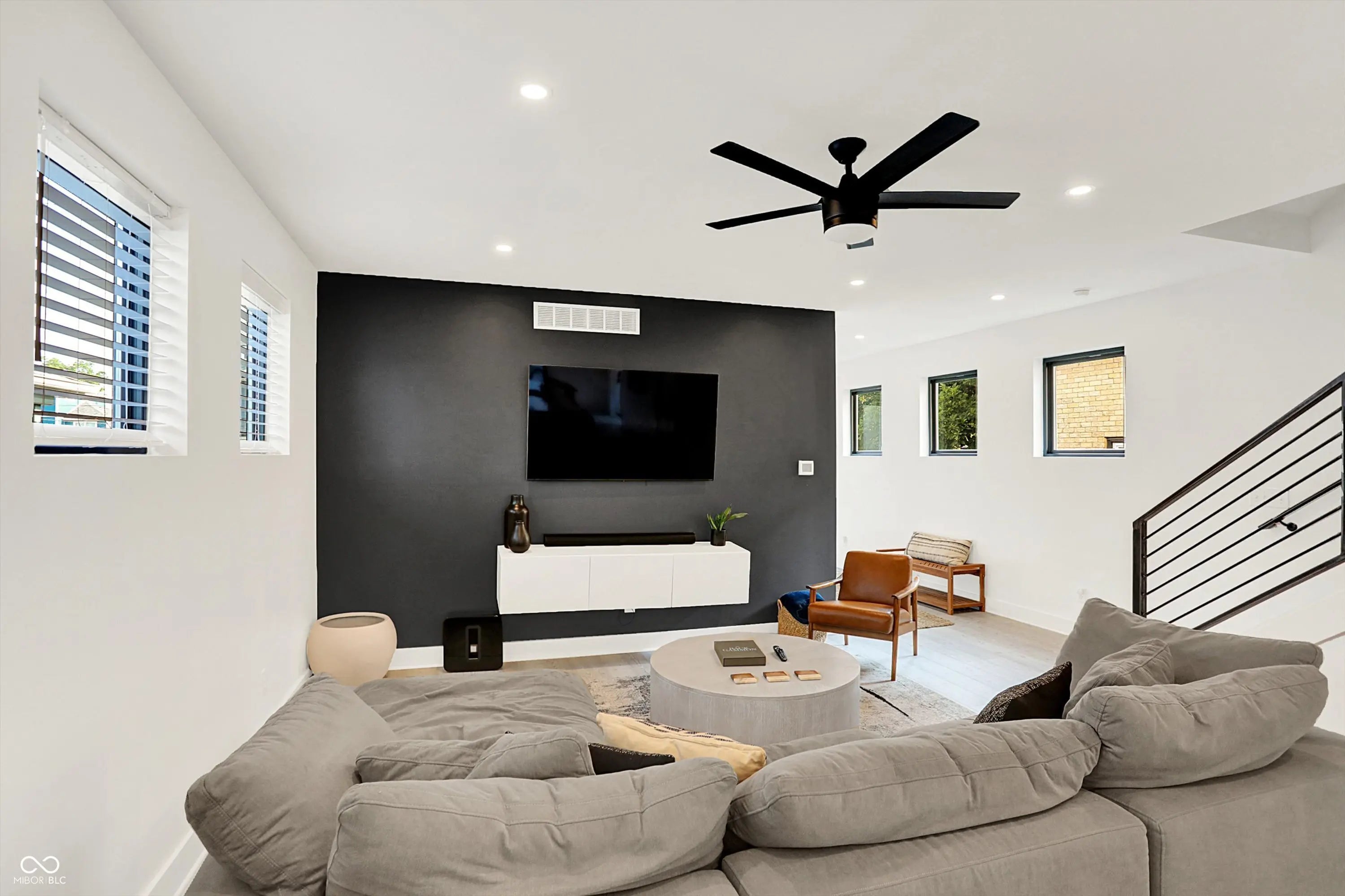 1405 E Vermont Street MLS 22047693 Arsenal Park photo 5