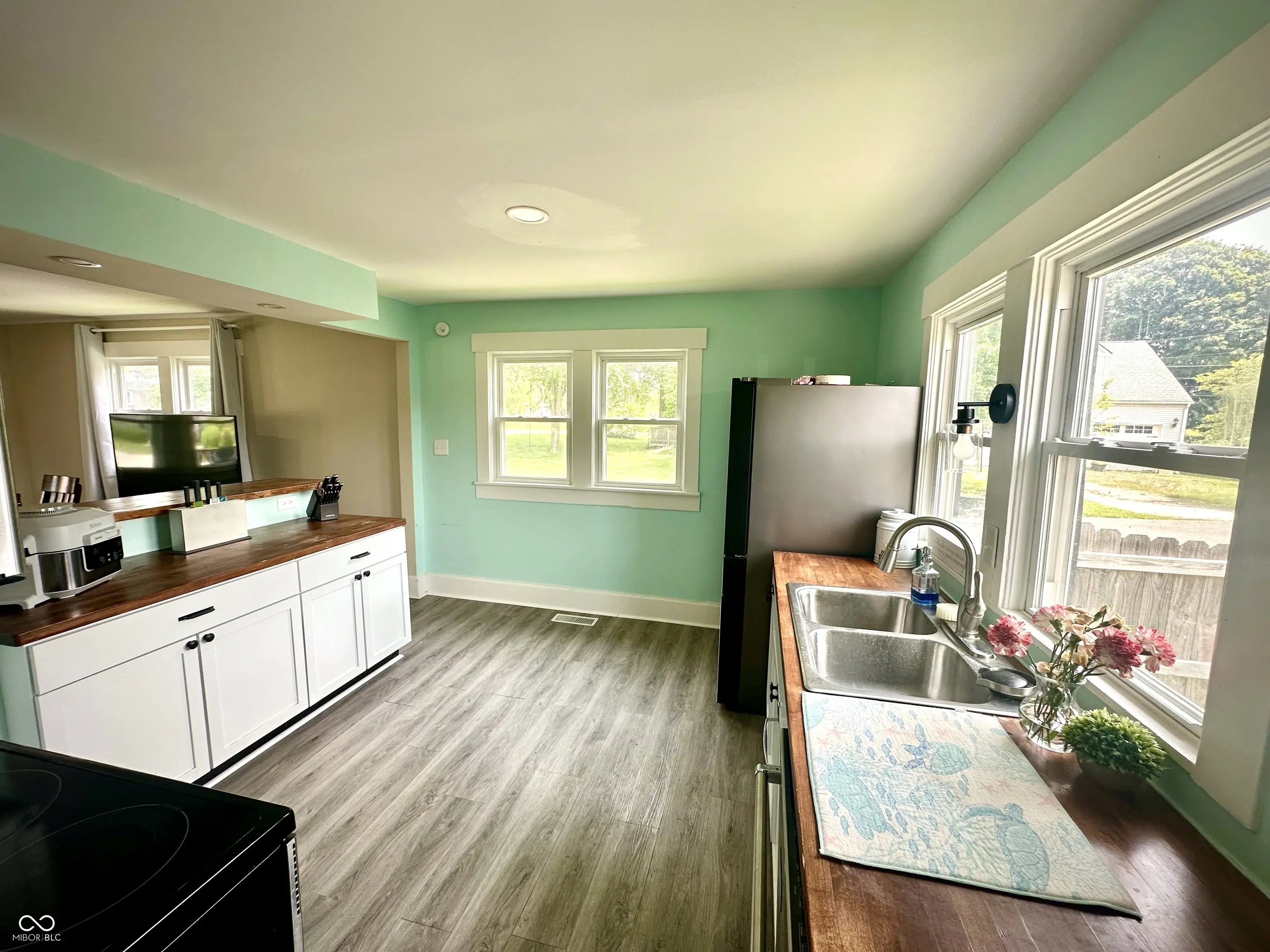 514 E 2nd Street MLS 22047945 Pearson photo 17