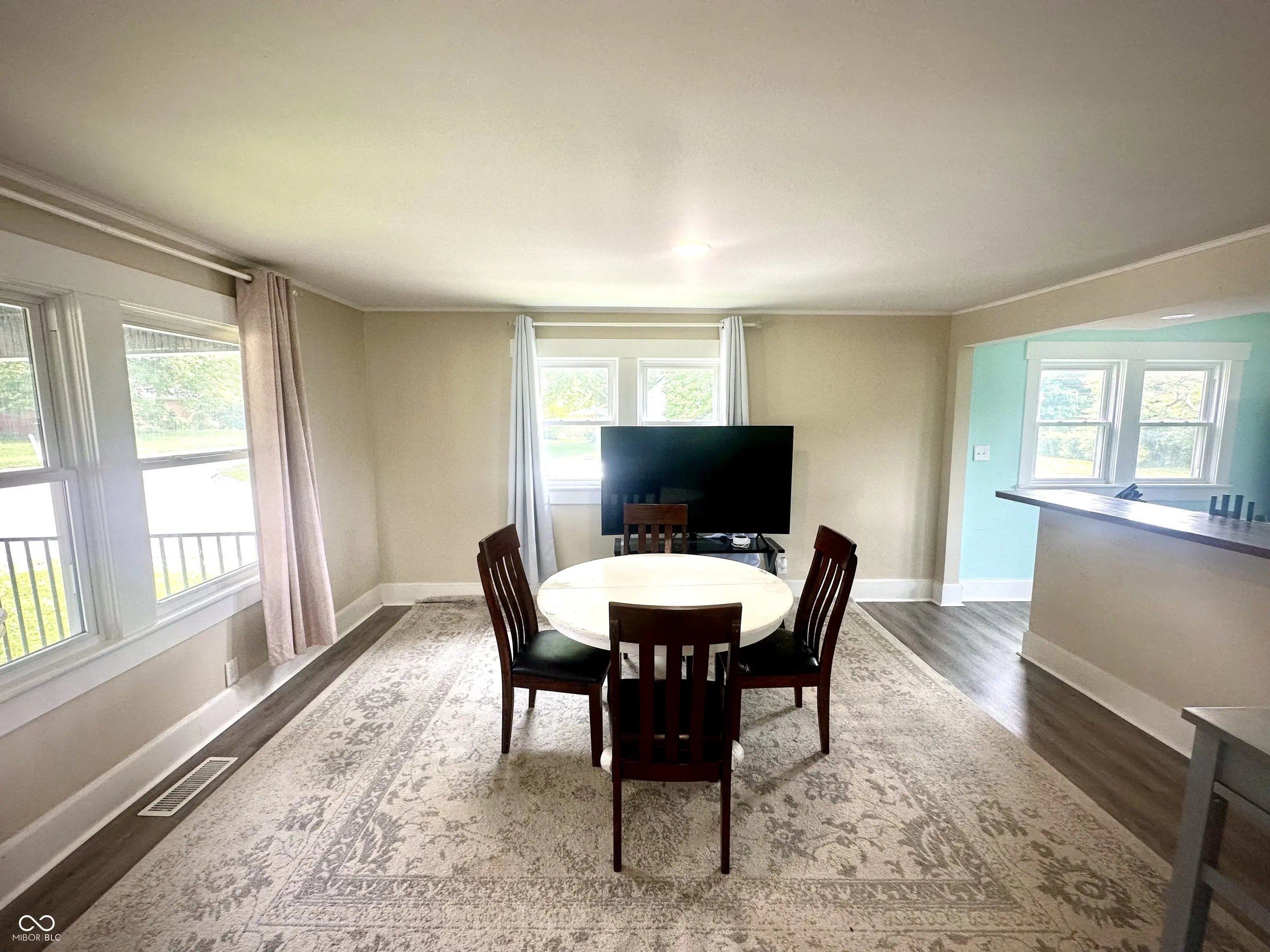 514 E 2nd Street MLS 22047945 Pearson photo 4