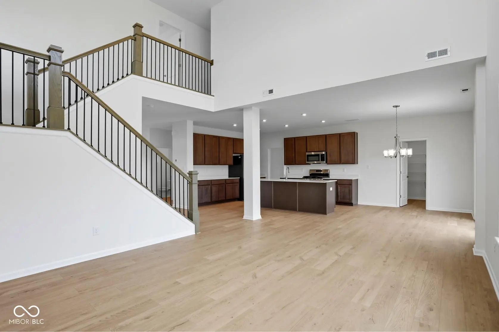 19824 Atwater Avenue MLS 22048151 Atwater photo 3