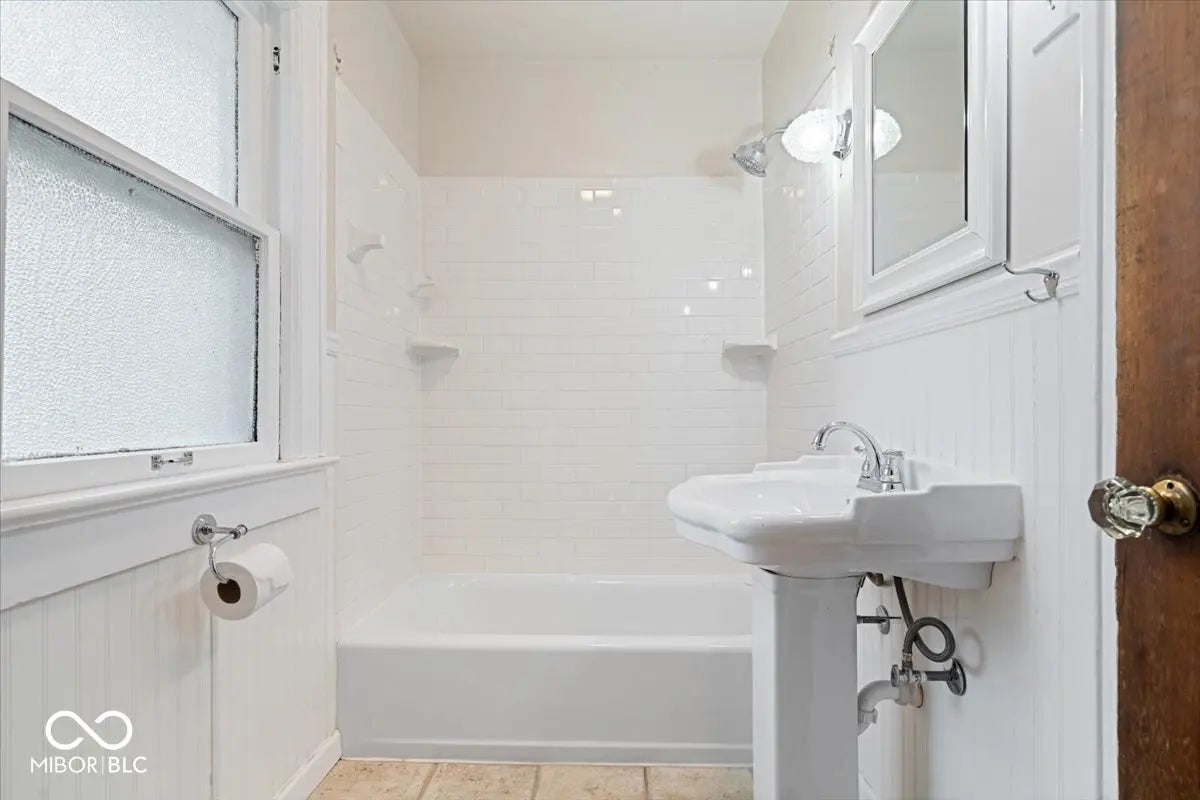 4652 N Kenwood Avenue MLS 22048154 Arthur V Brown S East Meridian H photo 22