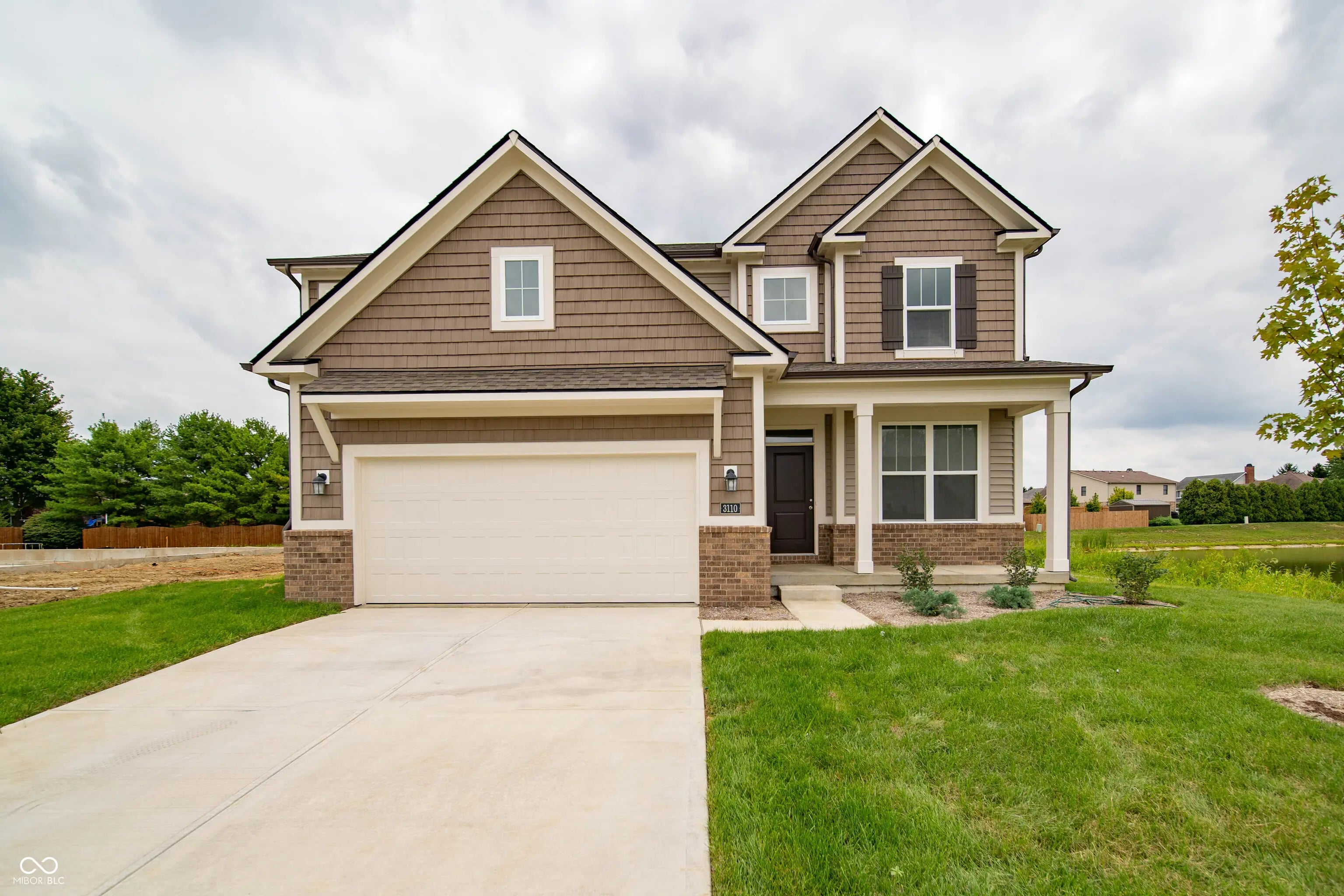 3110 Montgomery Boulevard, Lapel