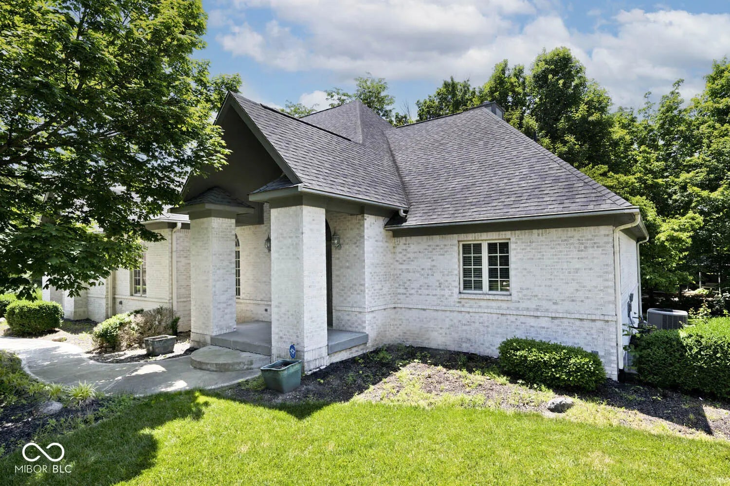7844 N Timber Run Court, Indianapolis