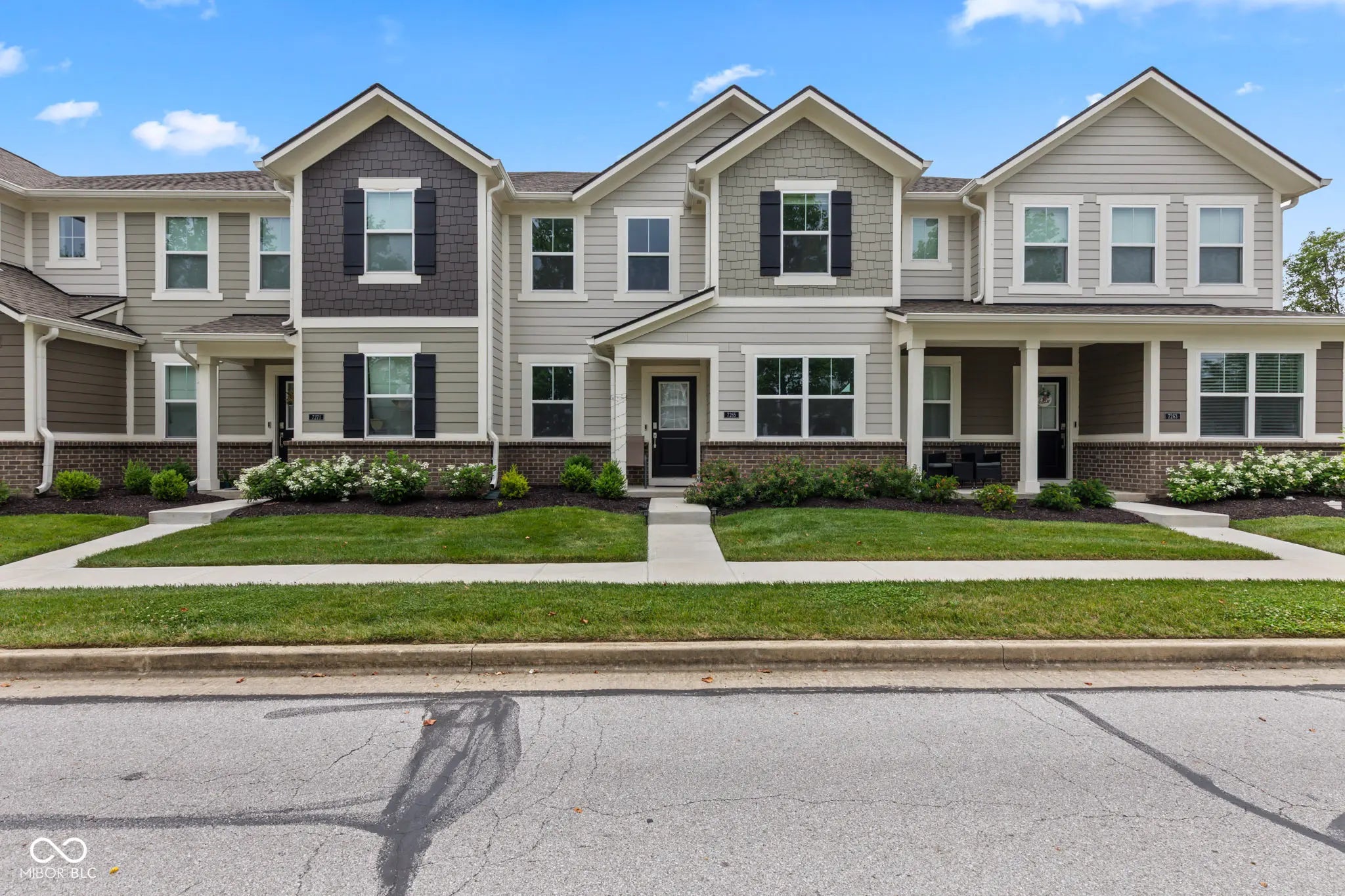 7265 Governors Row, Avon