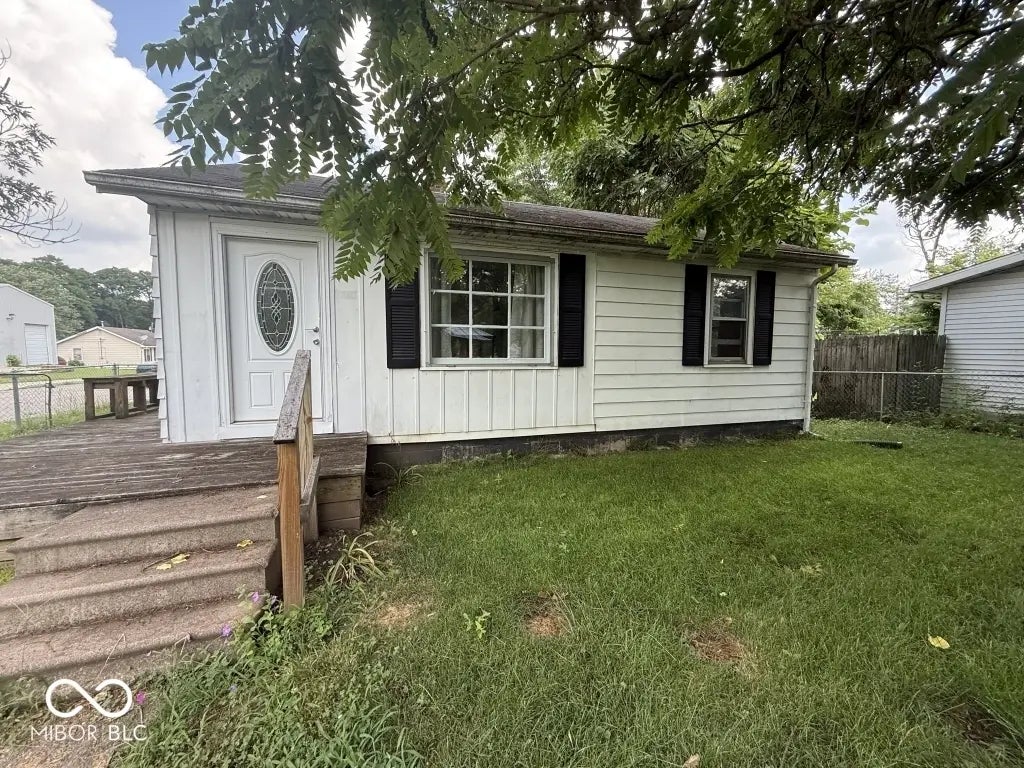 1048 S Burlington Drive, Muncie
