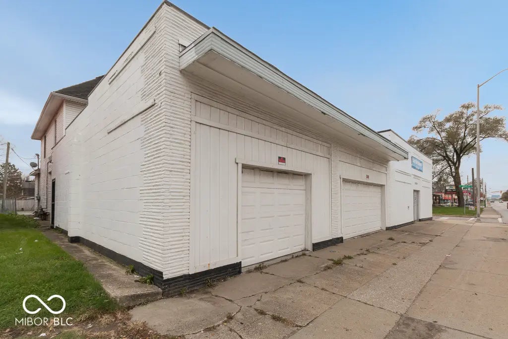 3839 E Washington Street MLS 22050892 Empty photo 1