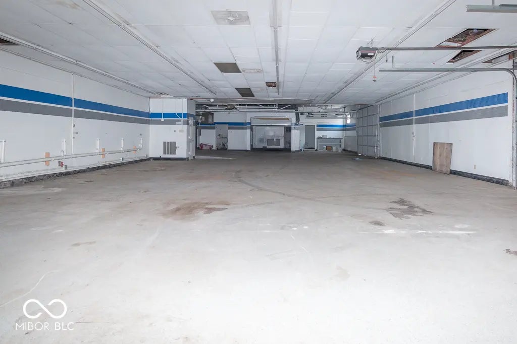 3839 E Washington Street MLS 22050892 Empty photo 10