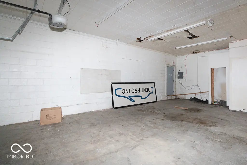 3839 E Washington Street MLS 22050892 Empty photo 12