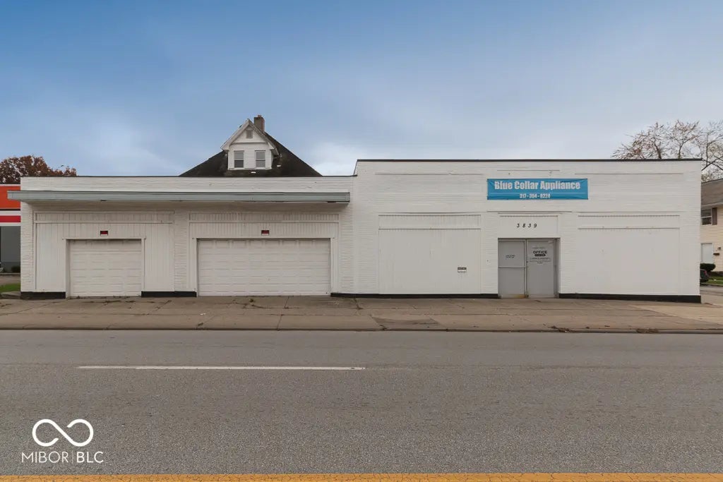 3839 E Washington Street MLS 22050892 Empty photo 14