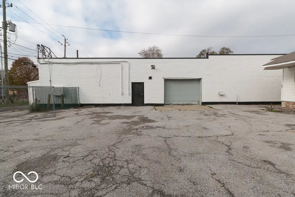 3839 E Washington Street MLS 22050892 Empty photo 4