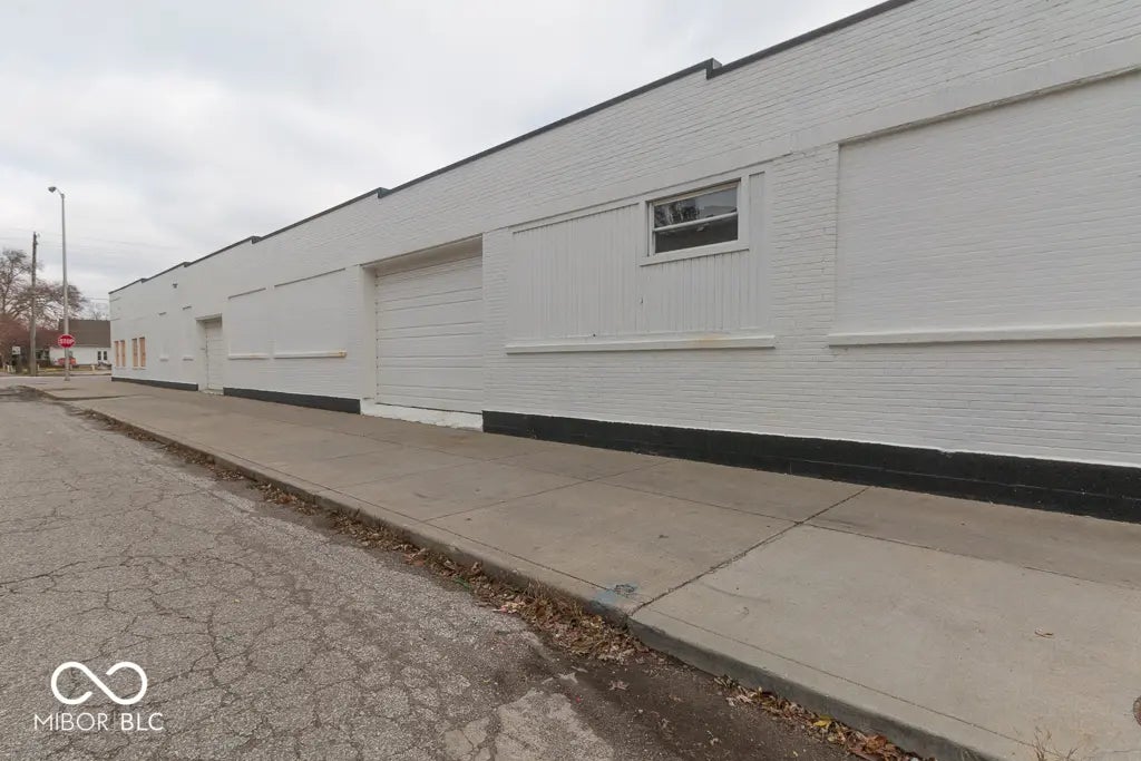 3839 E Washington Street MLS 22050892 Empty photo 5