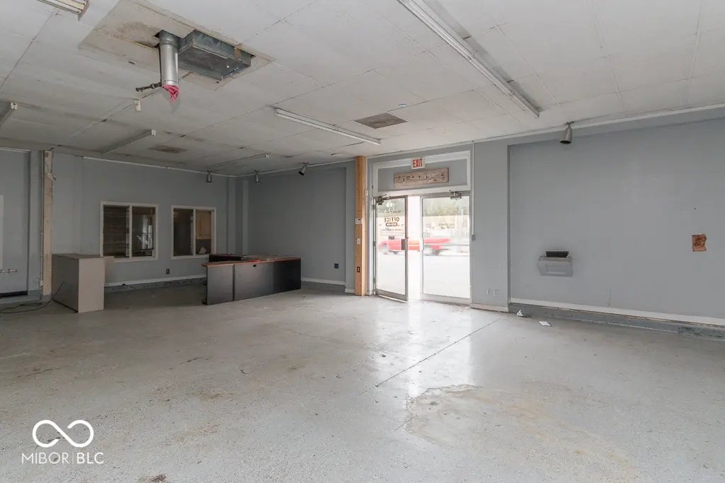 3839 E Washington Street MLS 22050892 Empty photo 8