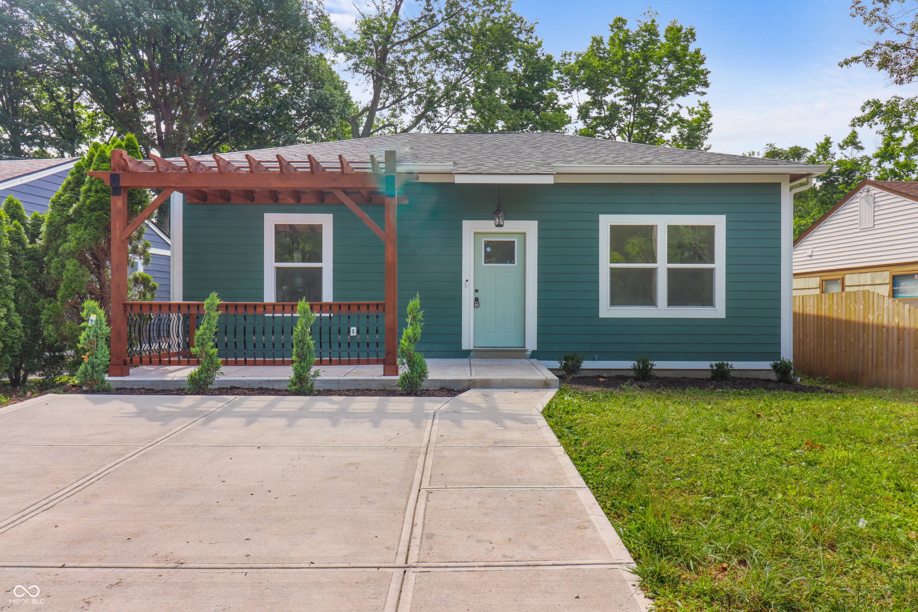 Photo of 3251 Sutherland Avenue Indianapolis, IN 46205