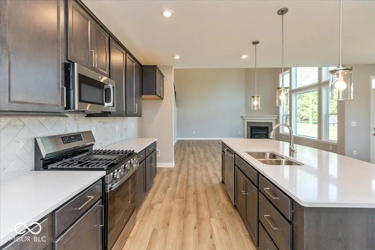 6928 Renoir Way MLS 22051396 Manors At Avon photo 8