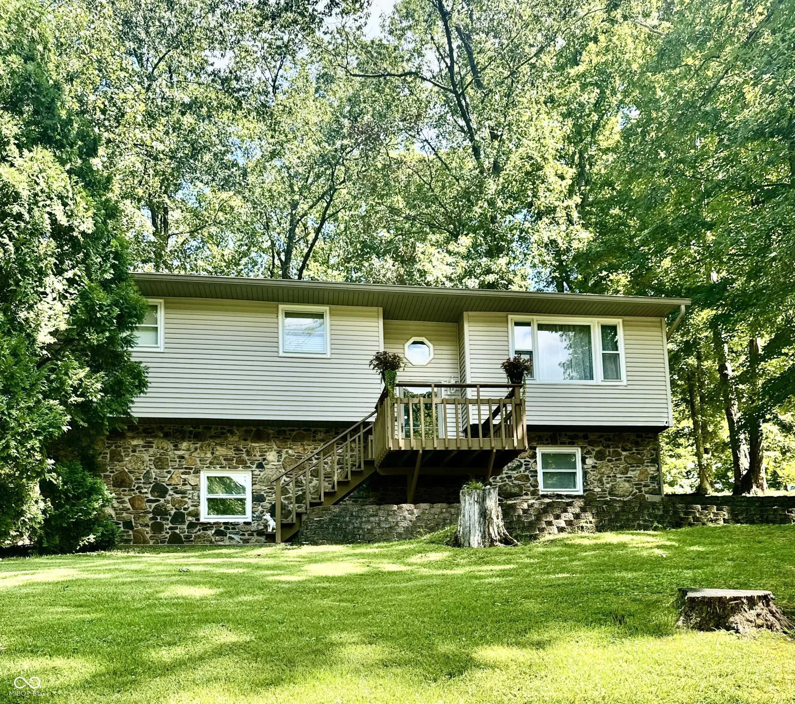 374 Briarwood Lane, Bedford