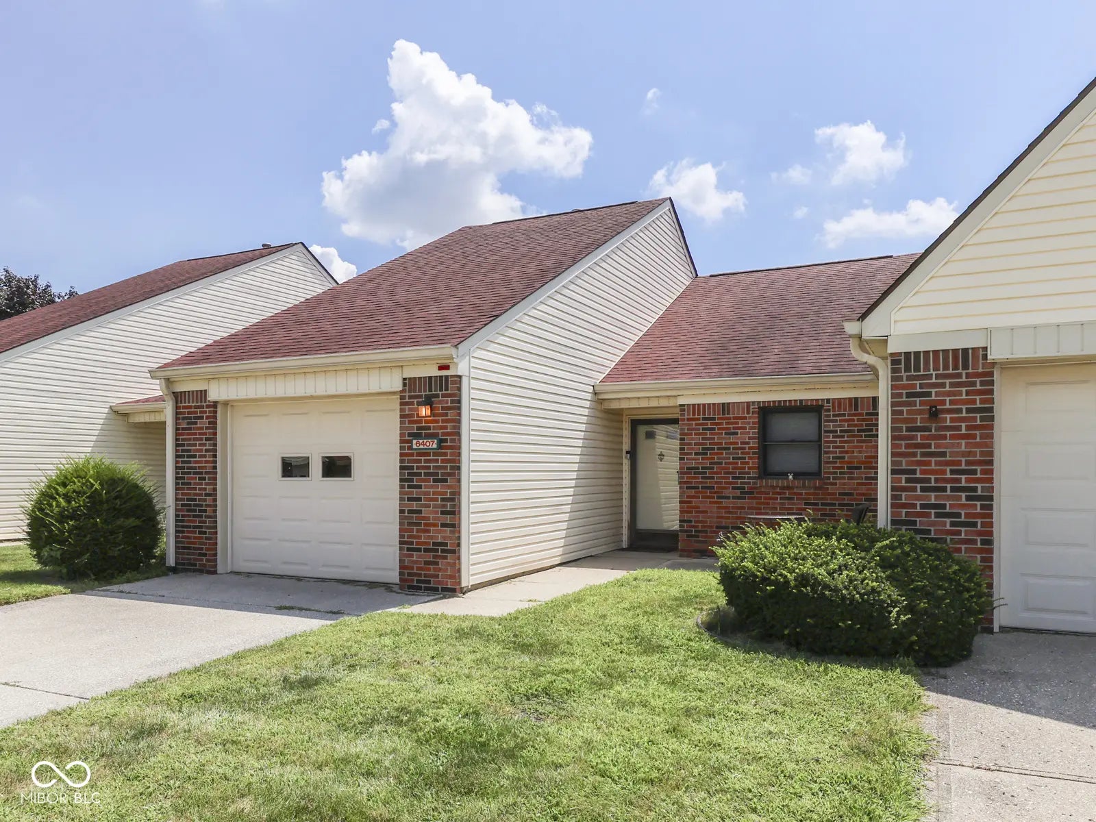 6407 Friendship Circle 15 MLS 22051885 Robin Run Village photo 1