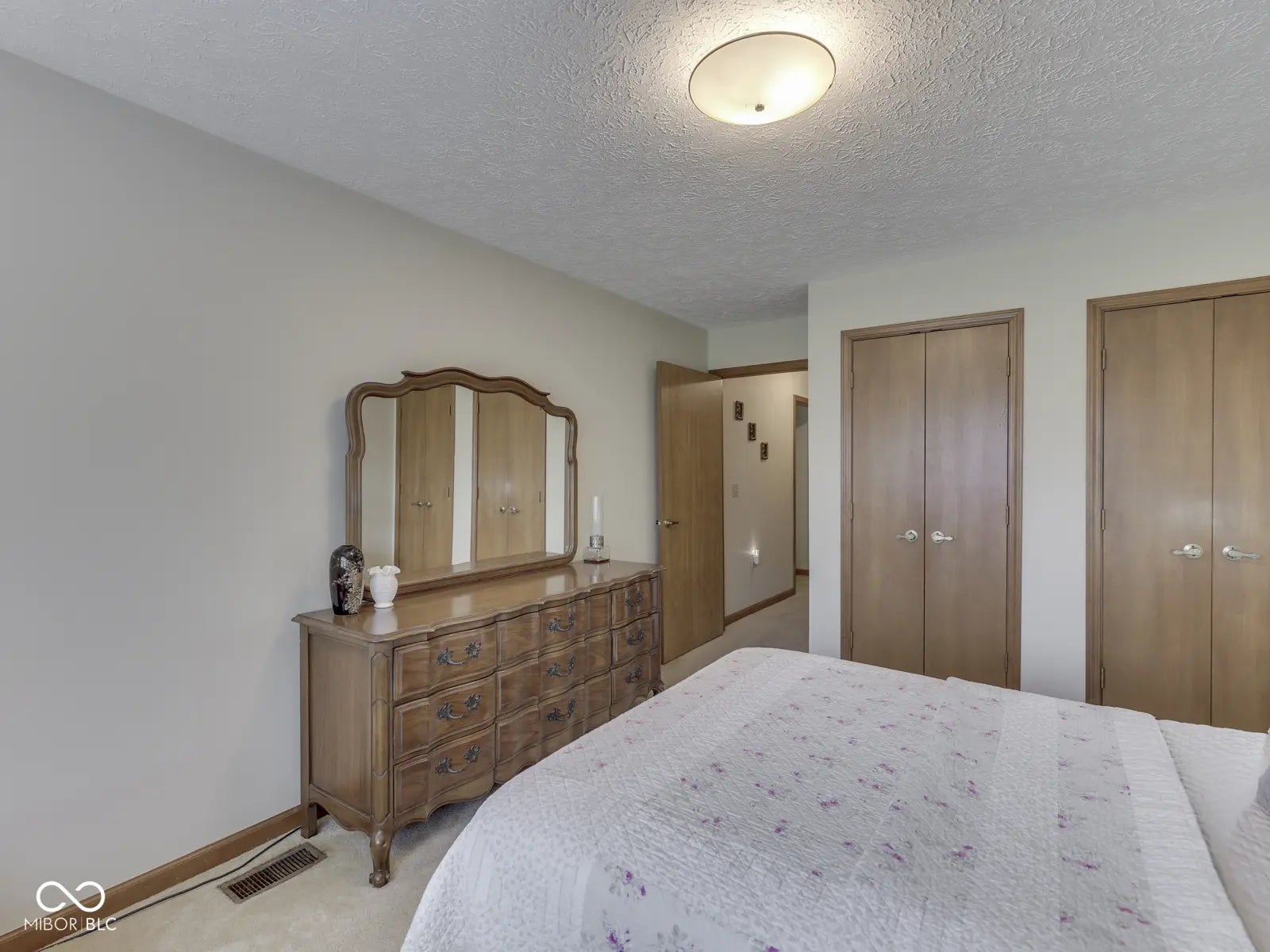 6407 Friendship Circle 15 MLS 22051885 Robin Run Village photo 17