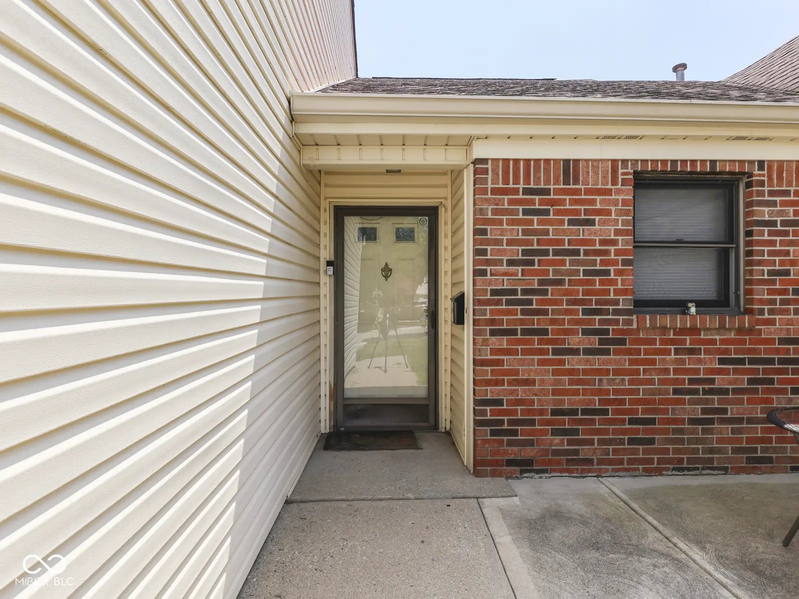 6407 Friendship Circle 15 MLS 22051885 Robin Run Village photo 3