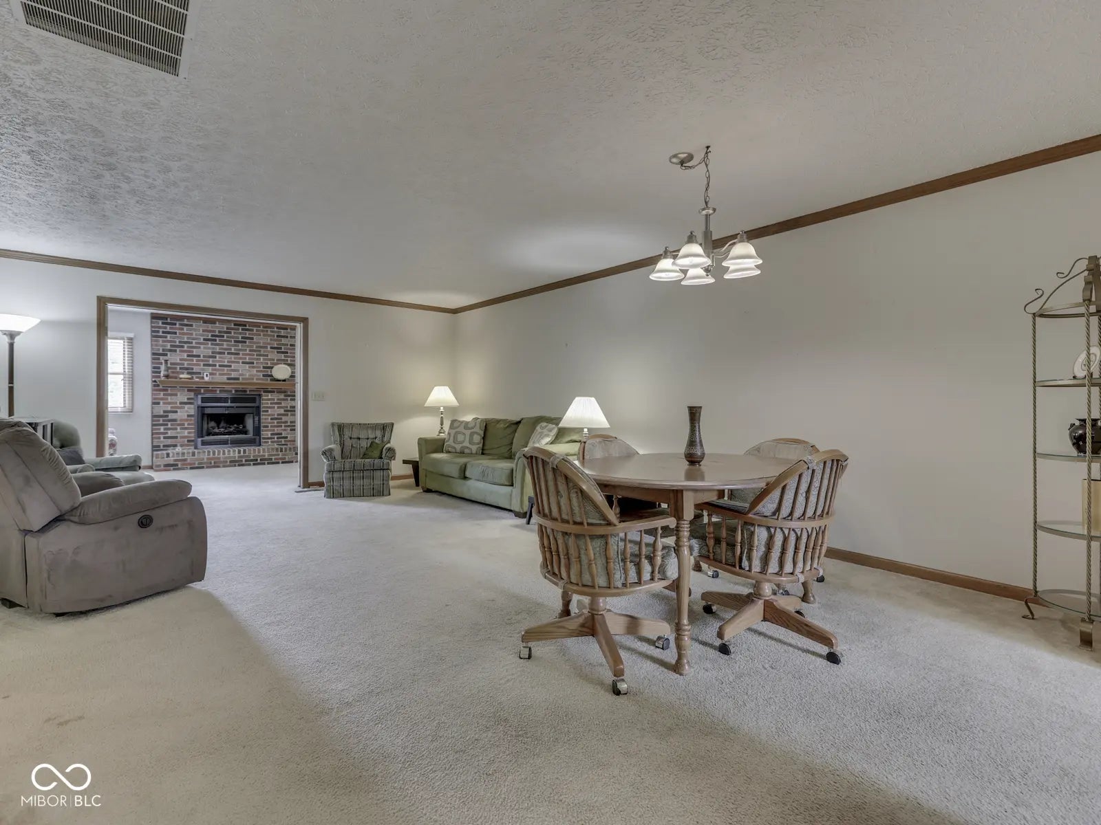 6407 Friendship Circle 15 MLS 22051885 Robin Run Village photo 4