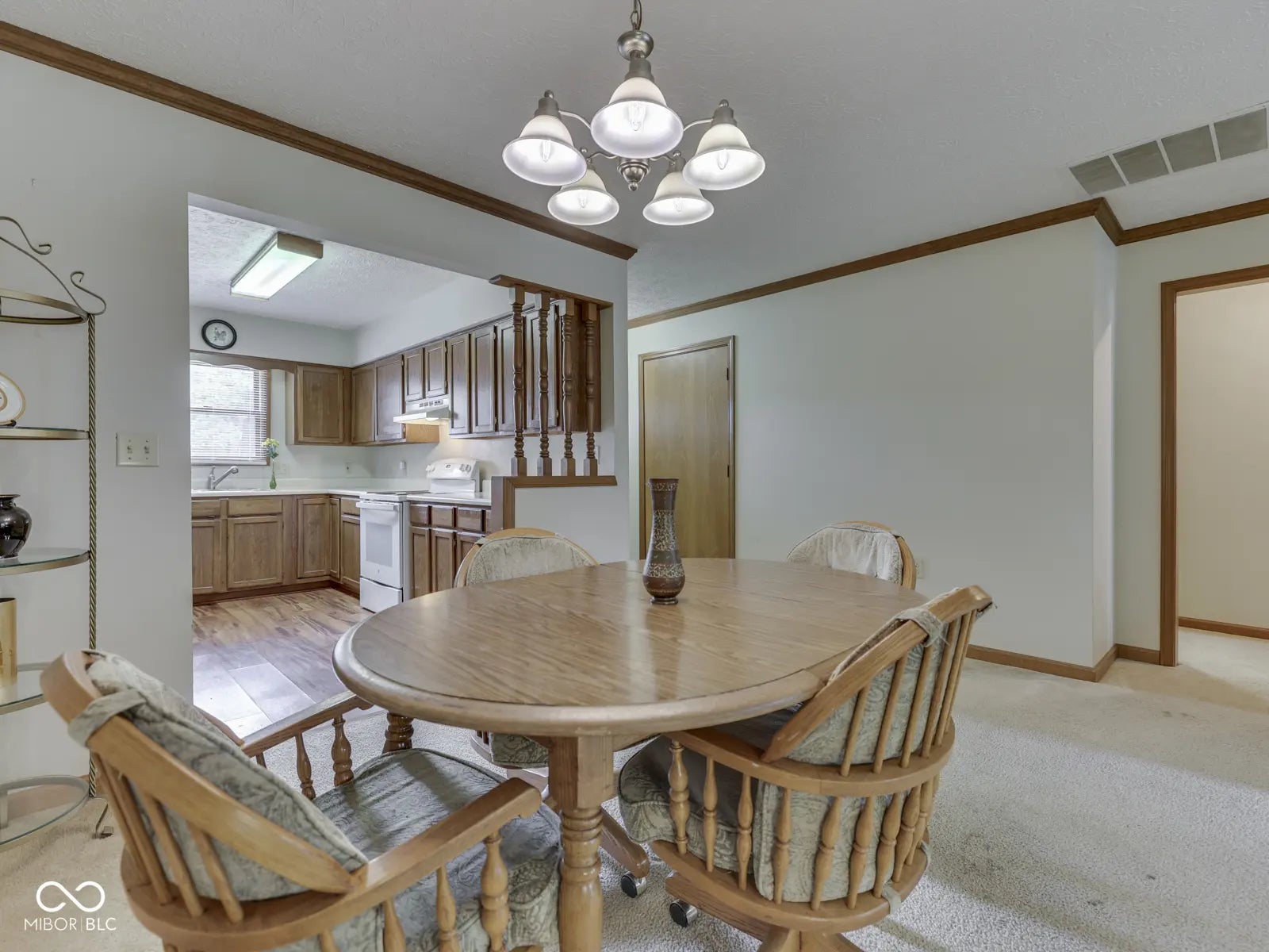 6407 Friendship Circle 15 MLS 22051885 Robin Run Village photo 5