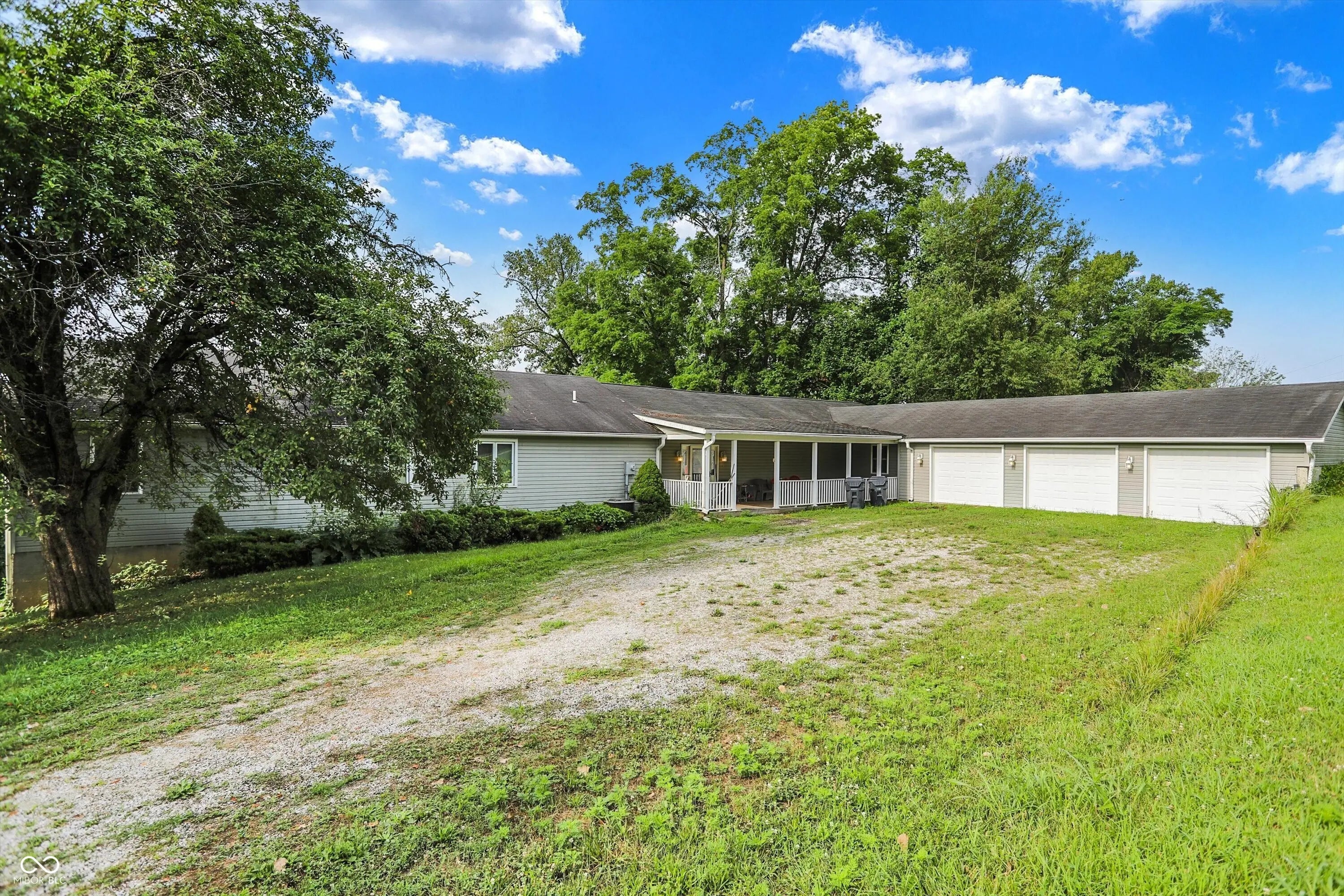 402 N Mohee Drive, Hartford City