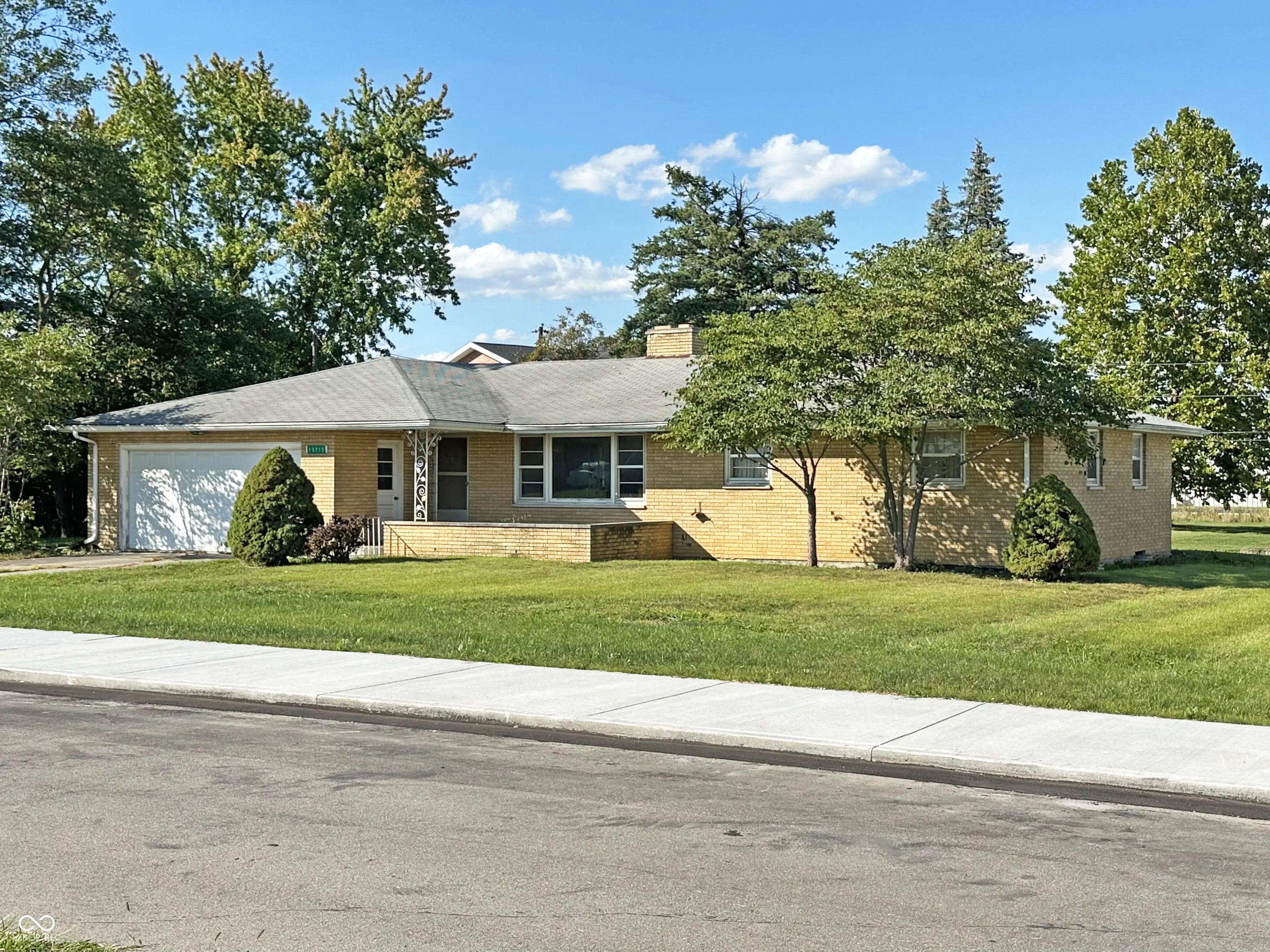 Photo of 13715 North Street Grabill, IN 46741