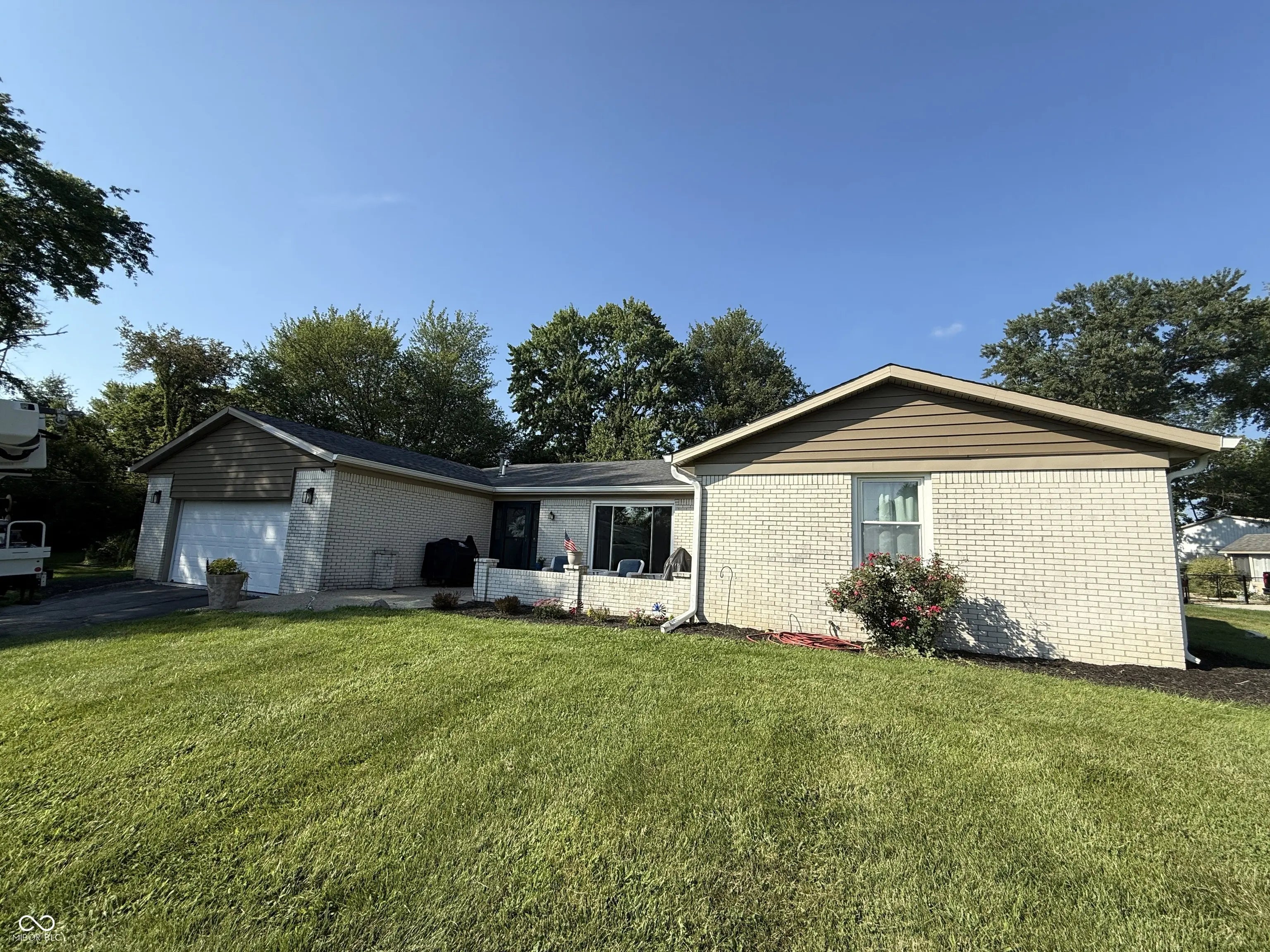 16130 E Lake Shore Drive N, Hope