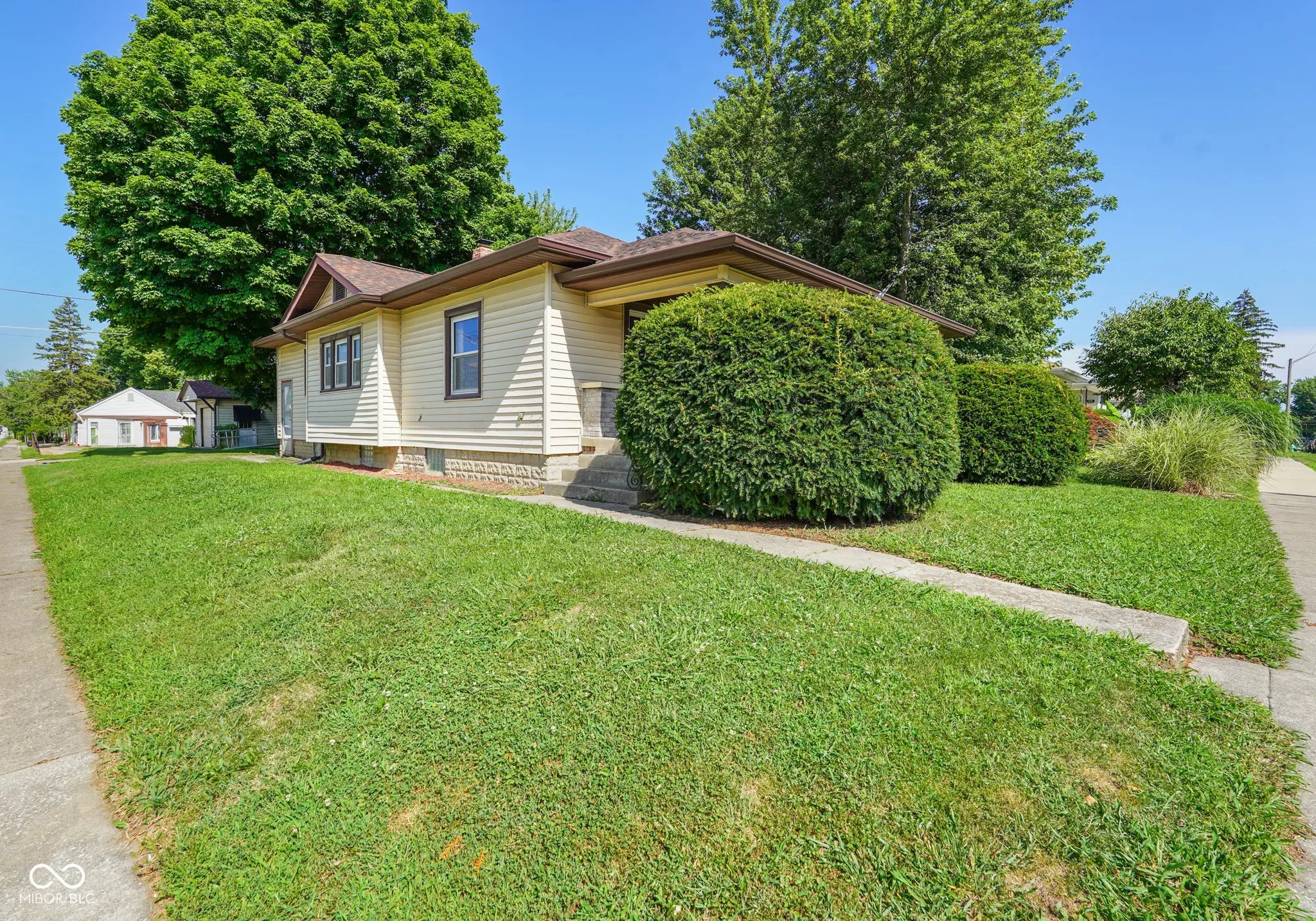 100 N 6th Avenue MLS 22053301 Beech Grove photo 3