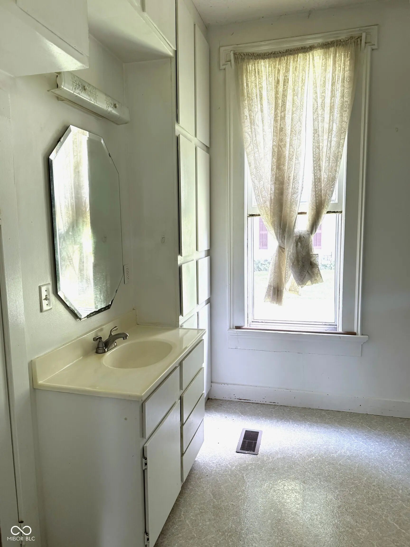 711 Crockett Street MLS 22053442 No Subdivision photo 21