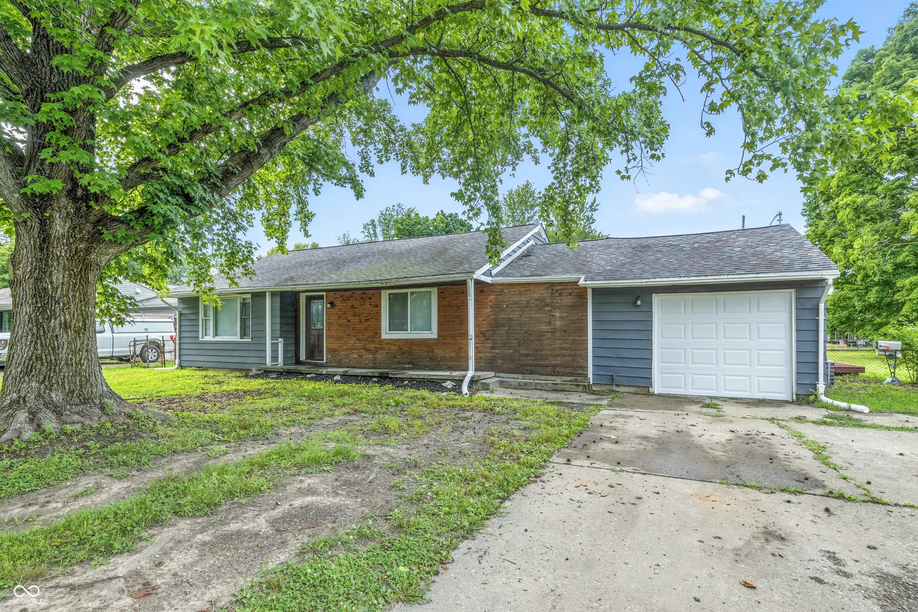 Photo of 162 W 500 S Anderson, IN 46013