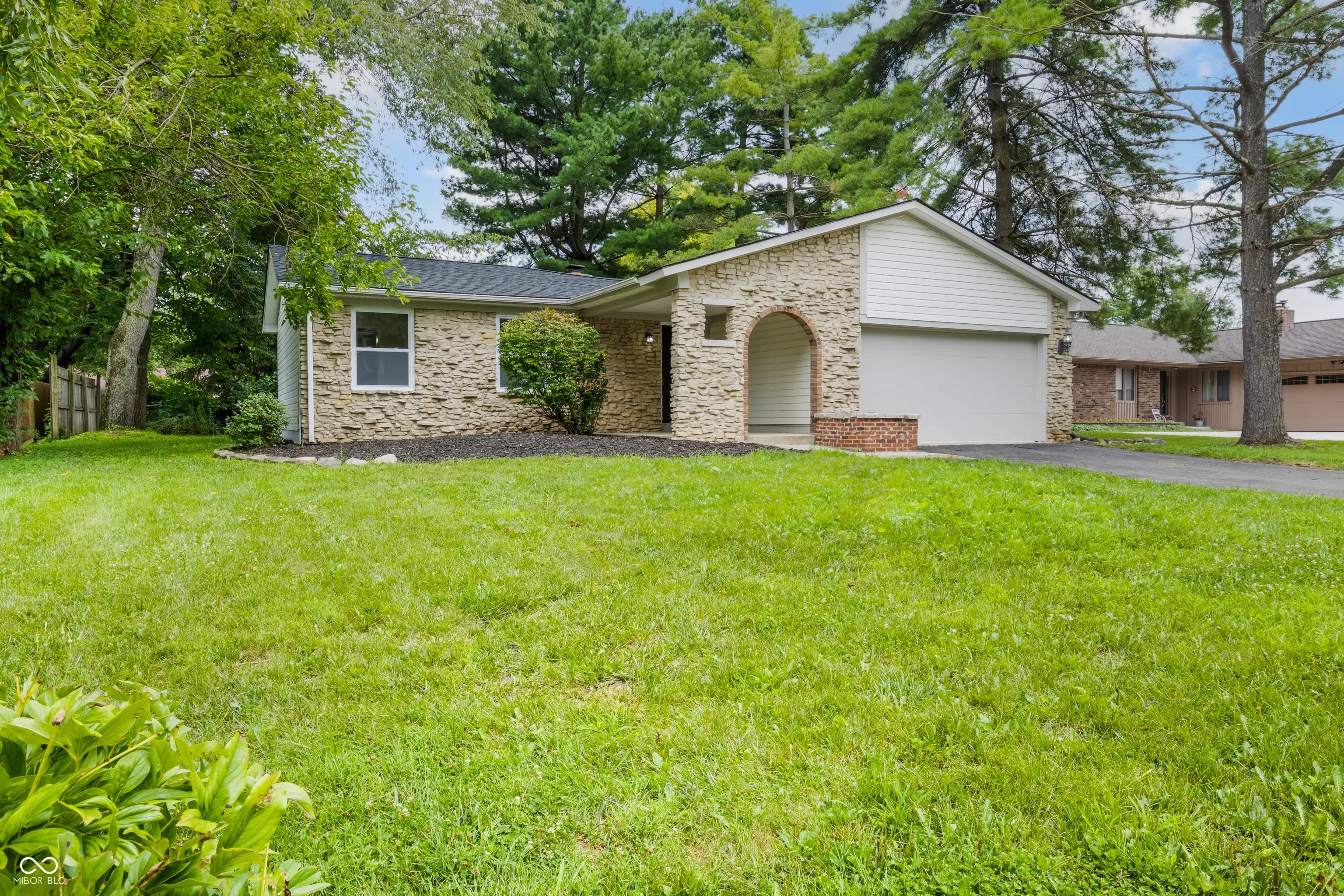 2204 Walnut Way, Noblesville