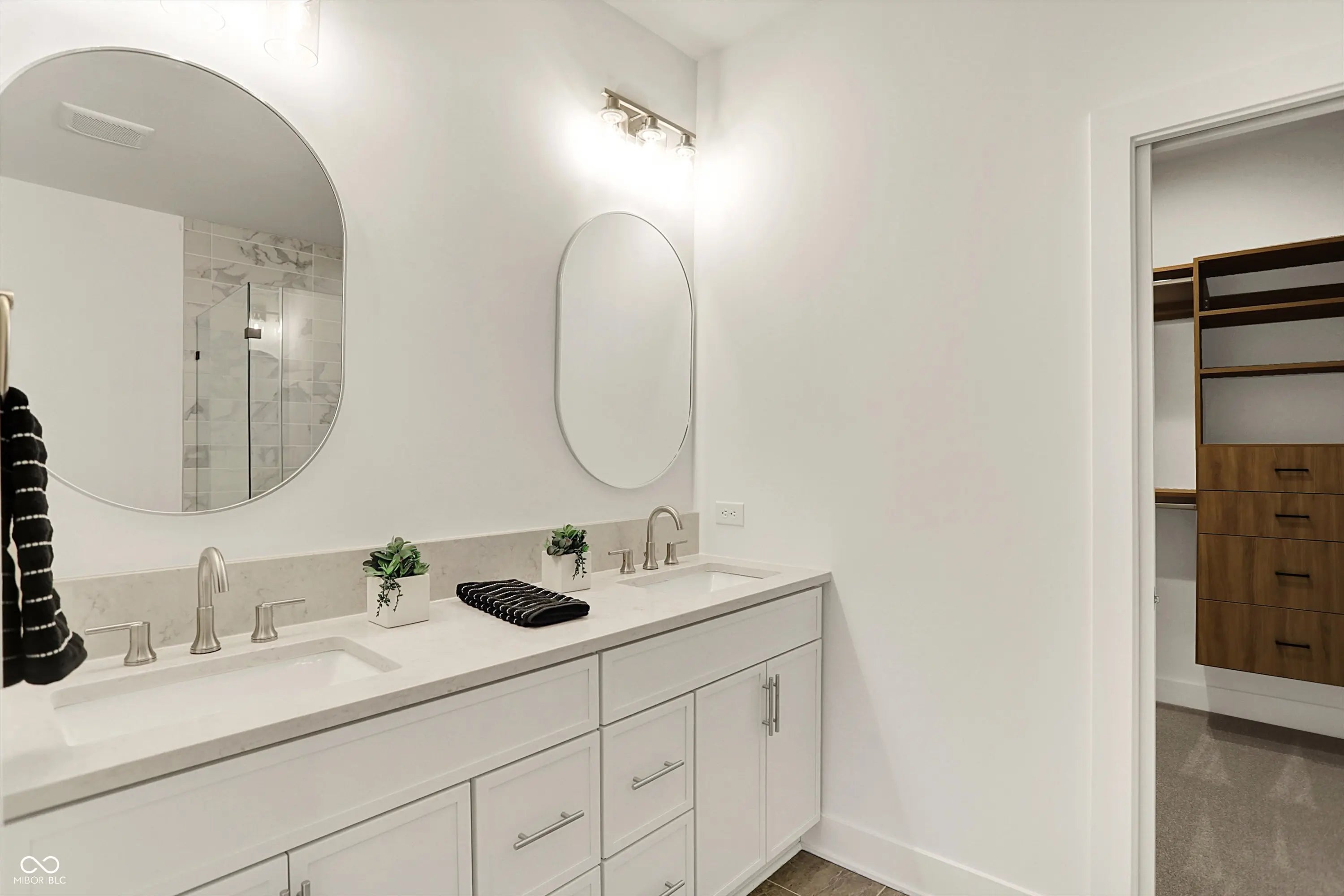 529 E North Street MLS 22054055 Liberty Place At Lockerbie Square photo 25