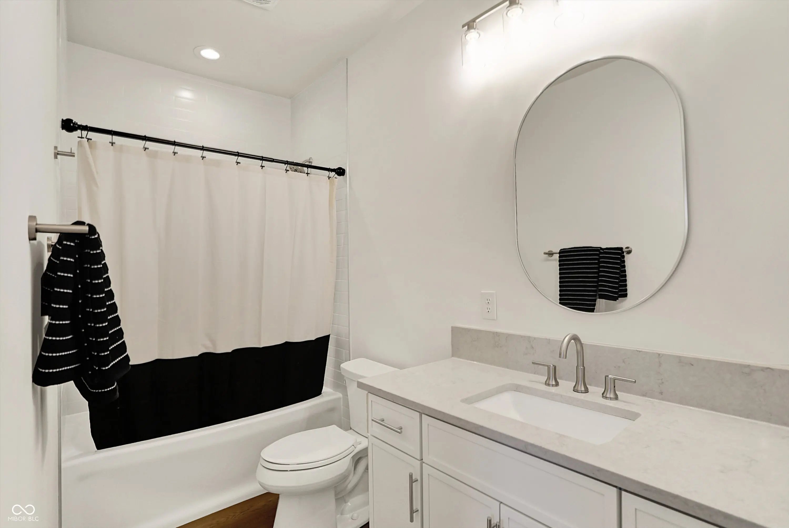 529 E North Street MLS 22054055 Liberty Place At Lockerbie Square photo 31