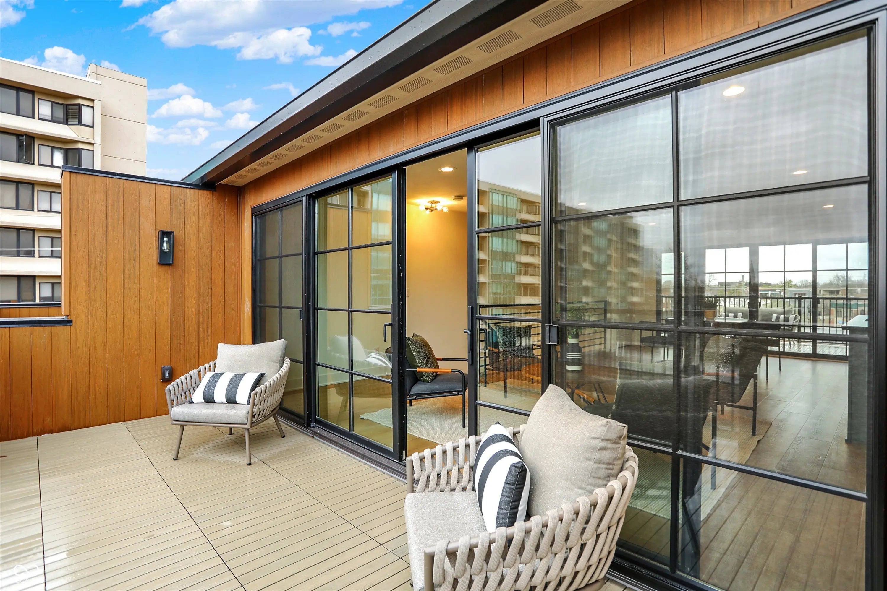 529 E North Street MLS 22054055 Liberty Place At Lockerbie Square photo 36