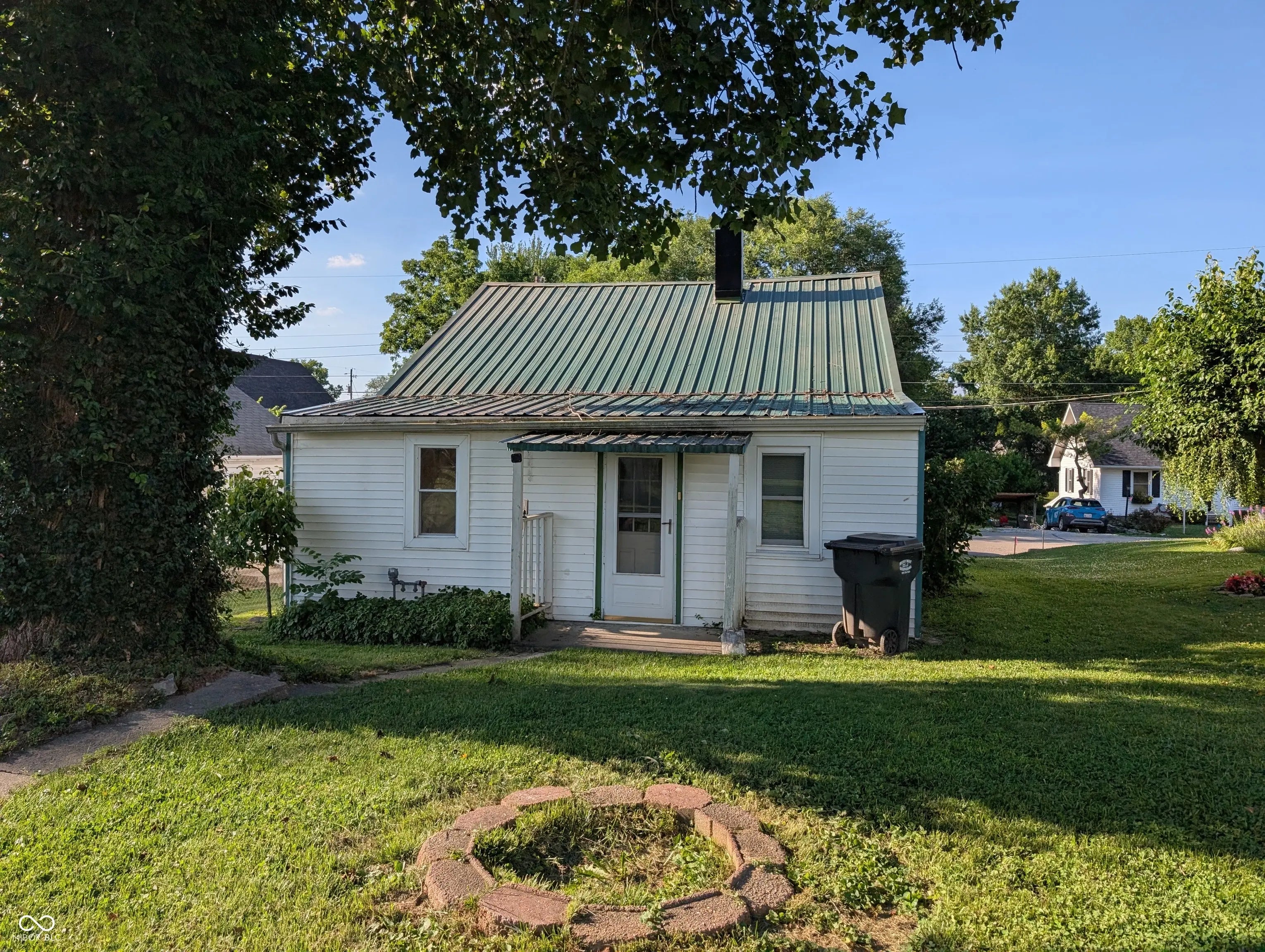 219 E Perry Street, Versailles