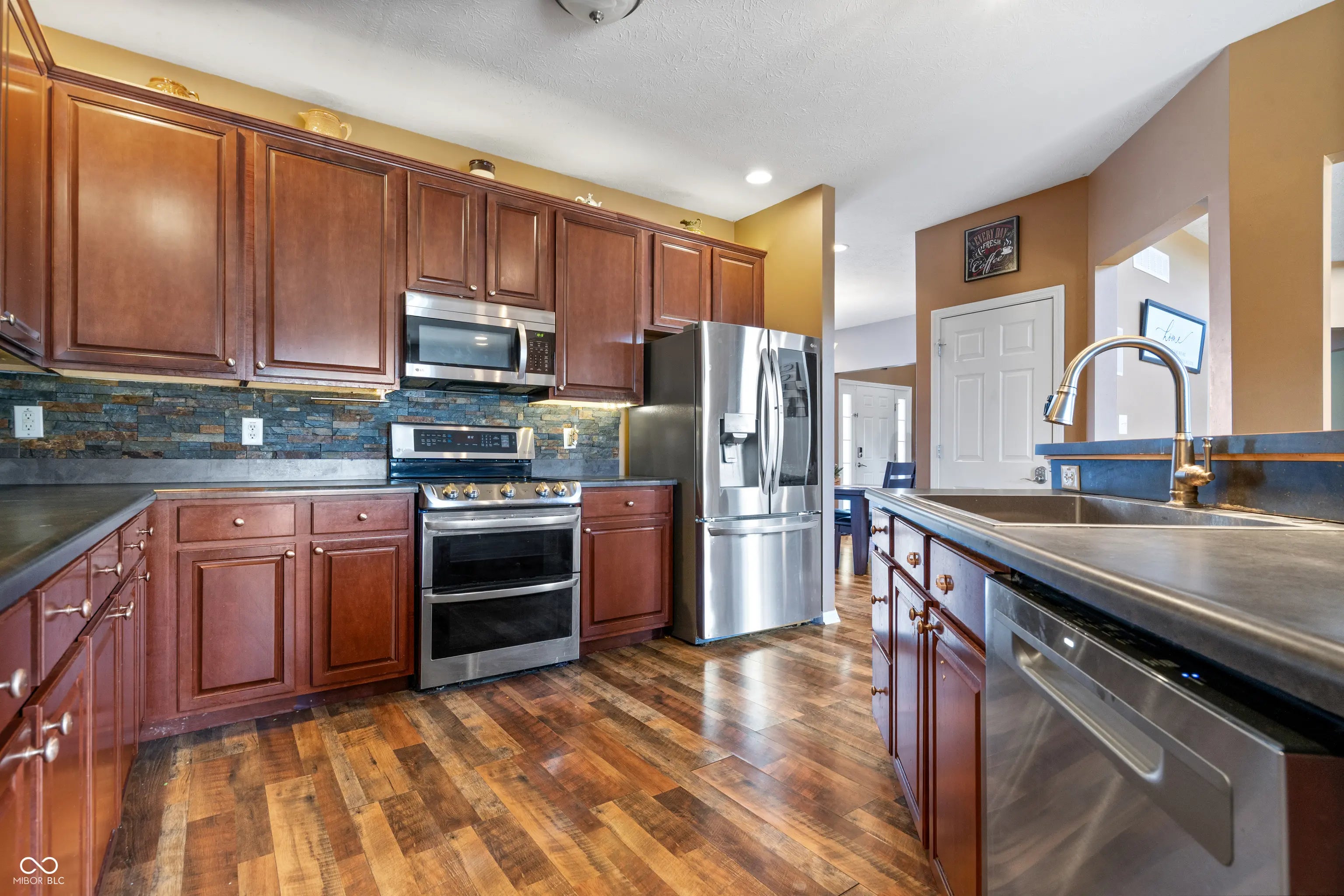 2131 Foxglove Drive MLS 22054366 Arailia photo 10