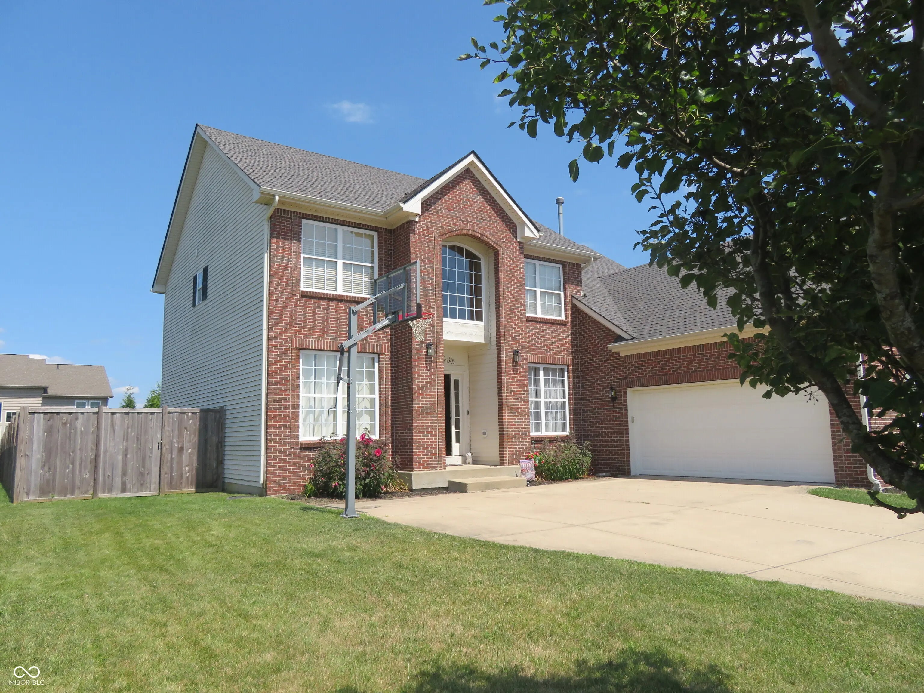 2131 Foxglove Drive MLS 22054366 Arailia photo 2